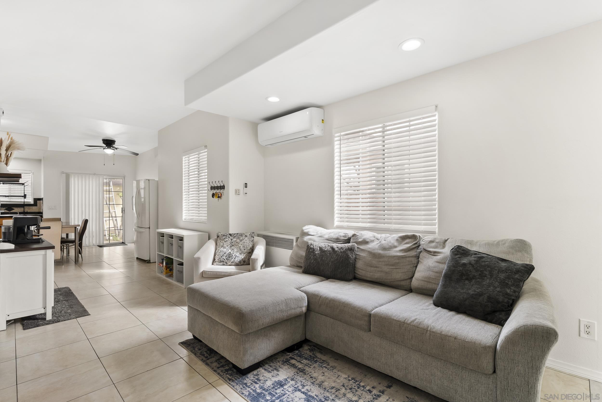 Detail Gallery Image 11 of 35 For 3746  Harding Ave, San Diego,  CA 92113 - 3 Beds | 3 Baths