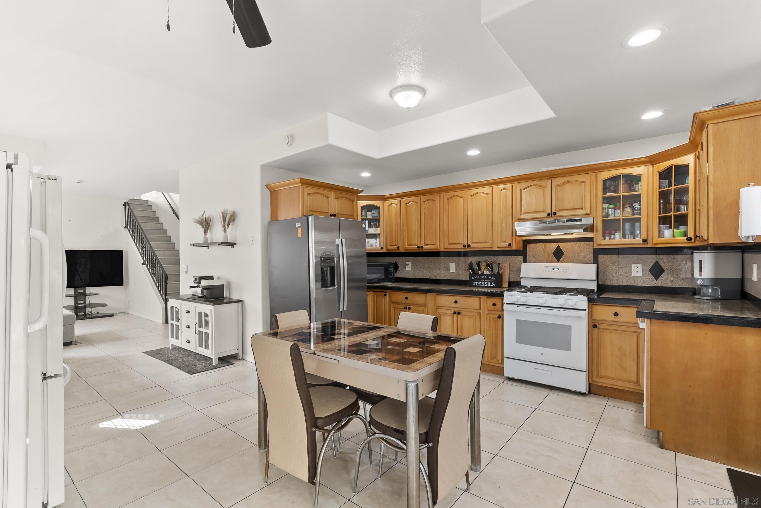 Detail Gallery Image 14 of 35 For 3746  Harding Ave, San Diego,  CA 92113 - 3 Beds | 3 Baths