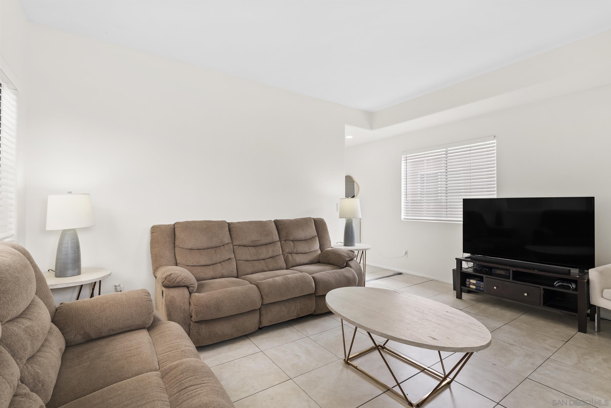 Detail Gallery Image 8 of 35 For 3746  Harding Ave, San Diego,  CA 92113 - 3 Beds | 3 Baths