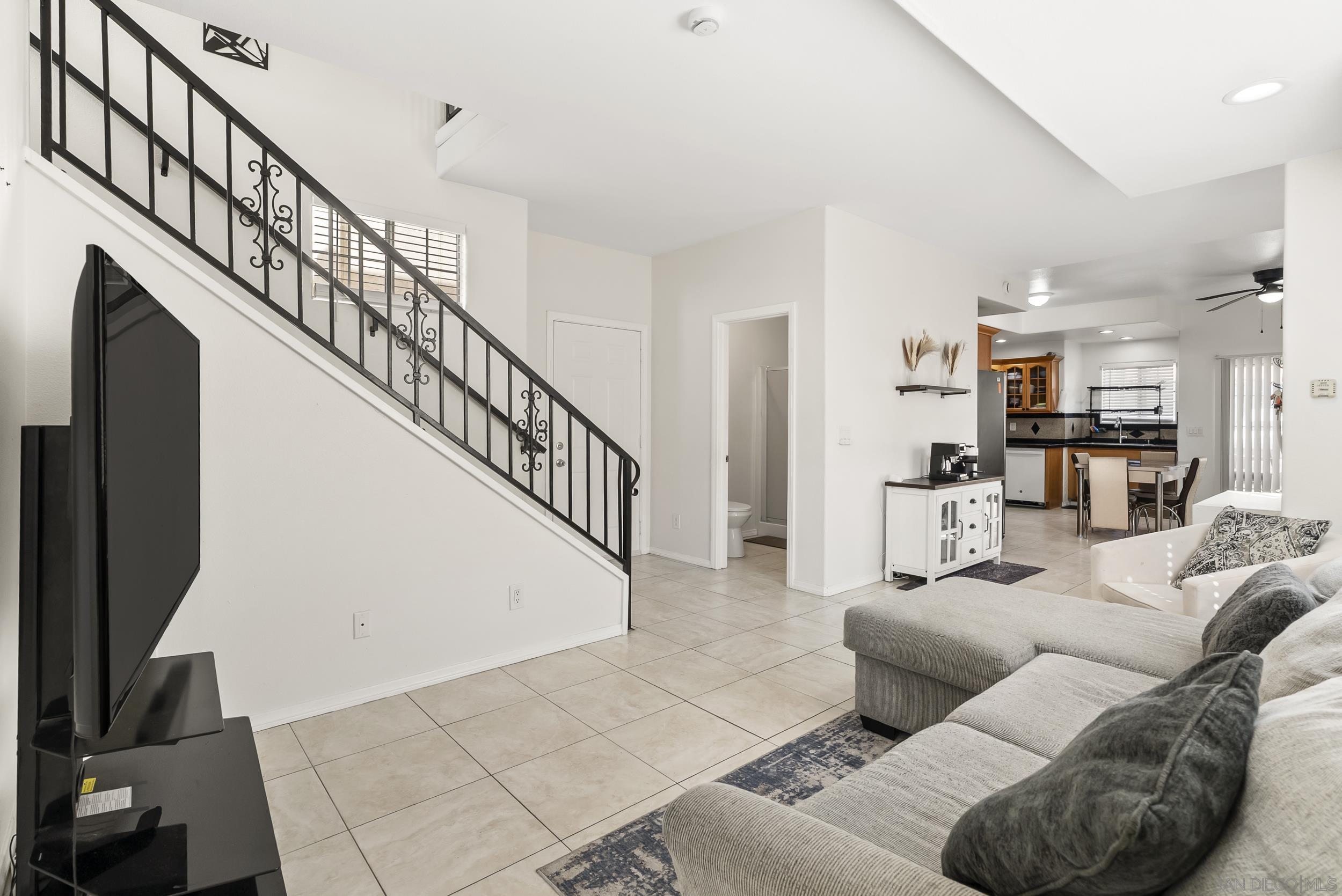 Detail Gallery Image 9 of 35 For 3746  Harding Ave, San Diego,  CA 92113 - 3 Beds | 3 Baths