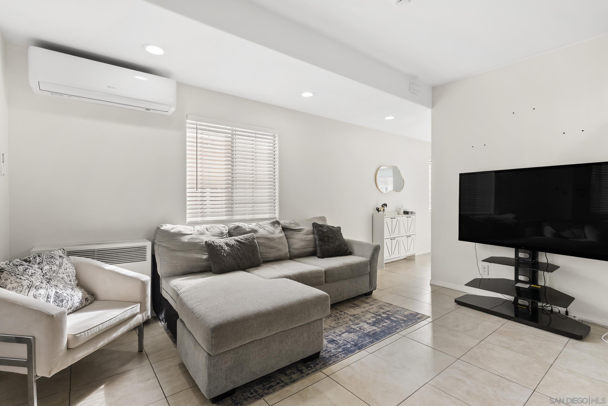 Detail Gallery Image 10 of 35 For 3746  Harding Ave, San Diego,  CA 92113 - 3 Beds | 3 Baths