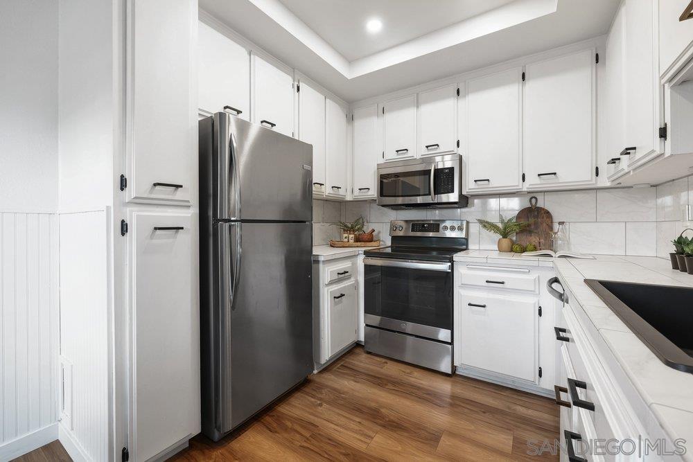 Detail Gallery Image 9 of 20 For 1009  Essex St.  #6,  San Diego,  CA 92103 - 2 Beds | 2 Baths