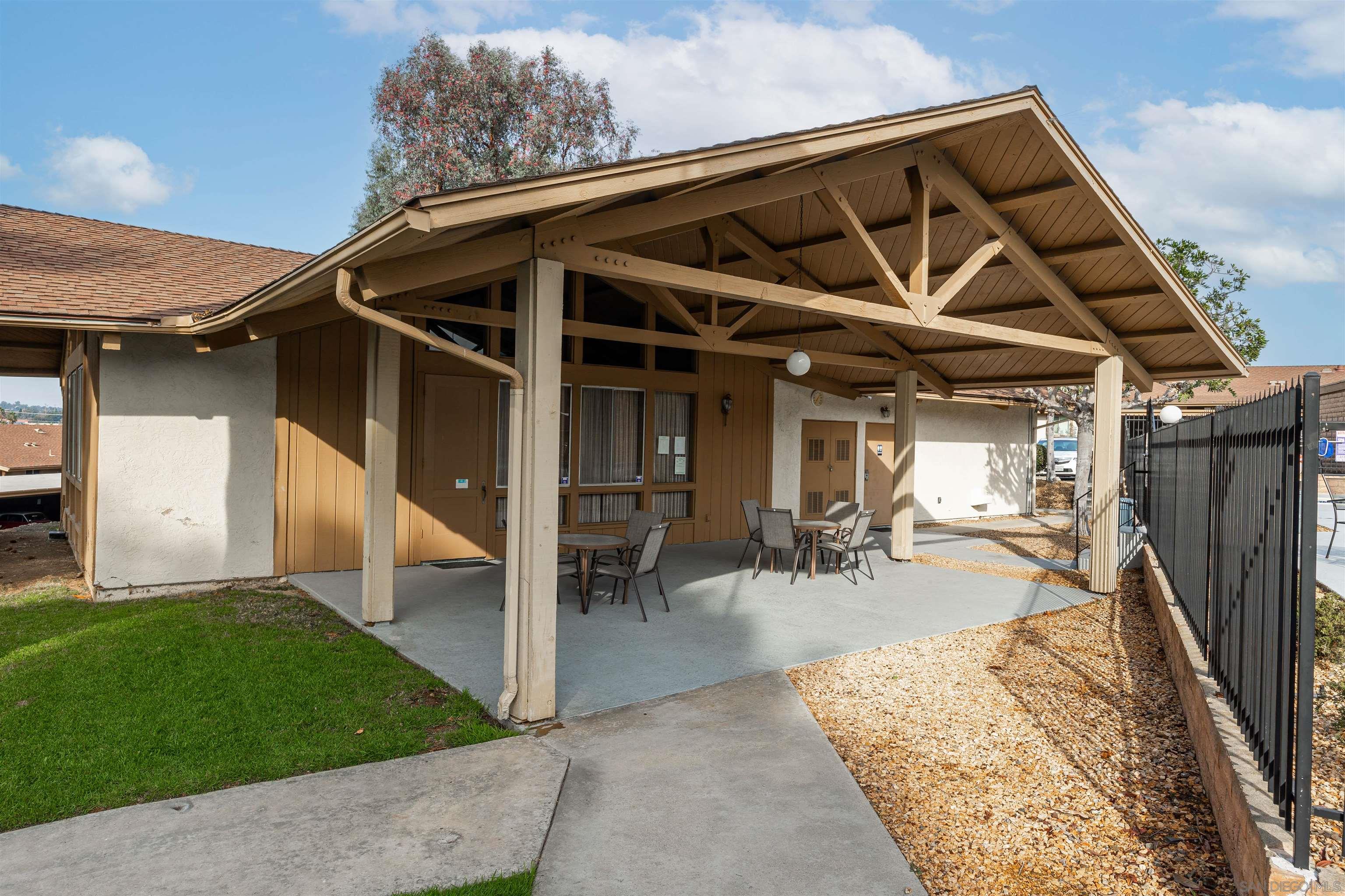 Detail Gallery Image 31 of 33 For 1886  Fairway Circle Dr, San Marcos,  CA 92078 - 3 Beds | 2 Baths