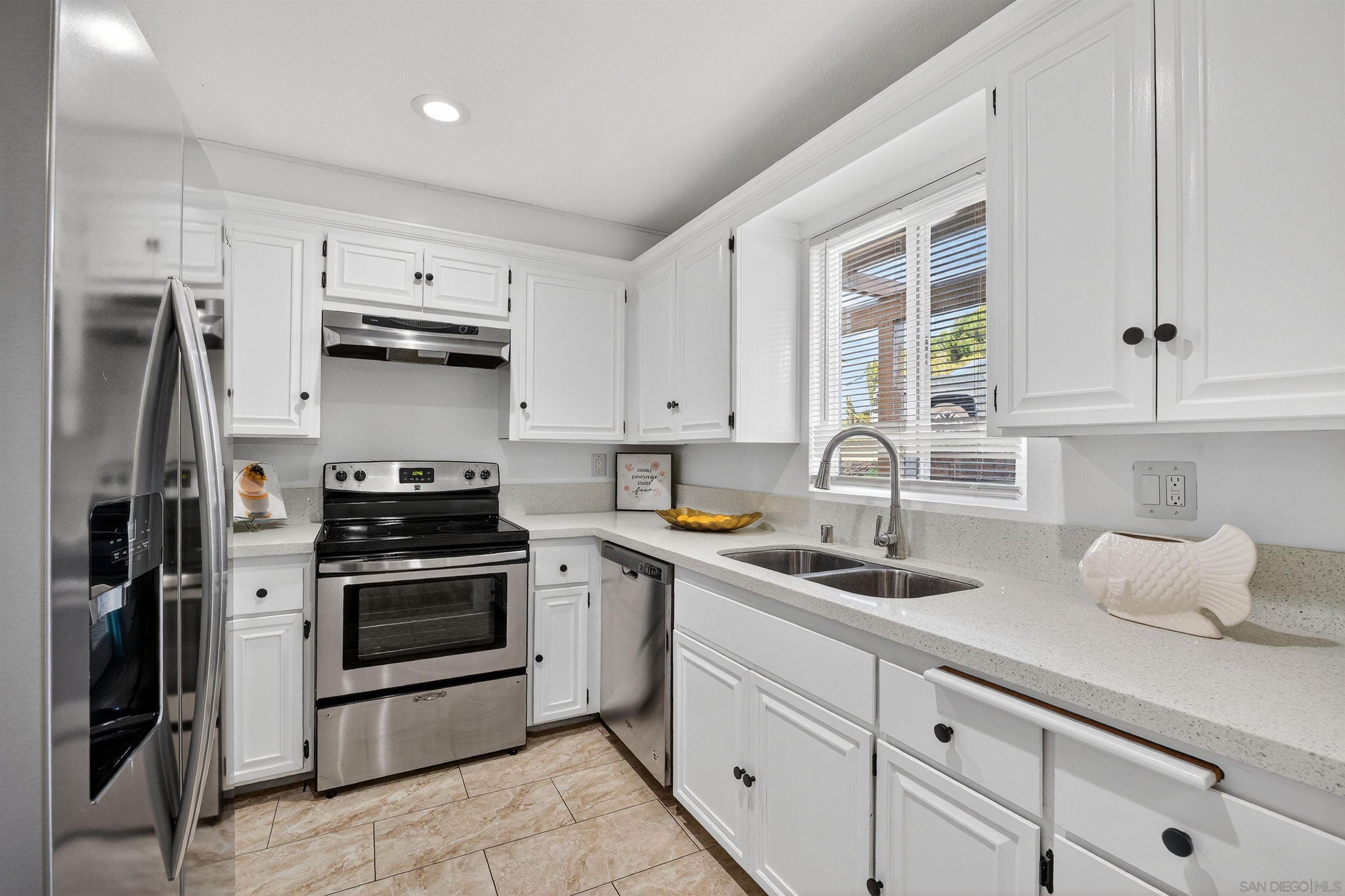 Detail Gallery Image 8 of 33 For 1886  Fairway Circle Dr, San Marcos,  CA 92078 - 3 Beds | 2 Baths