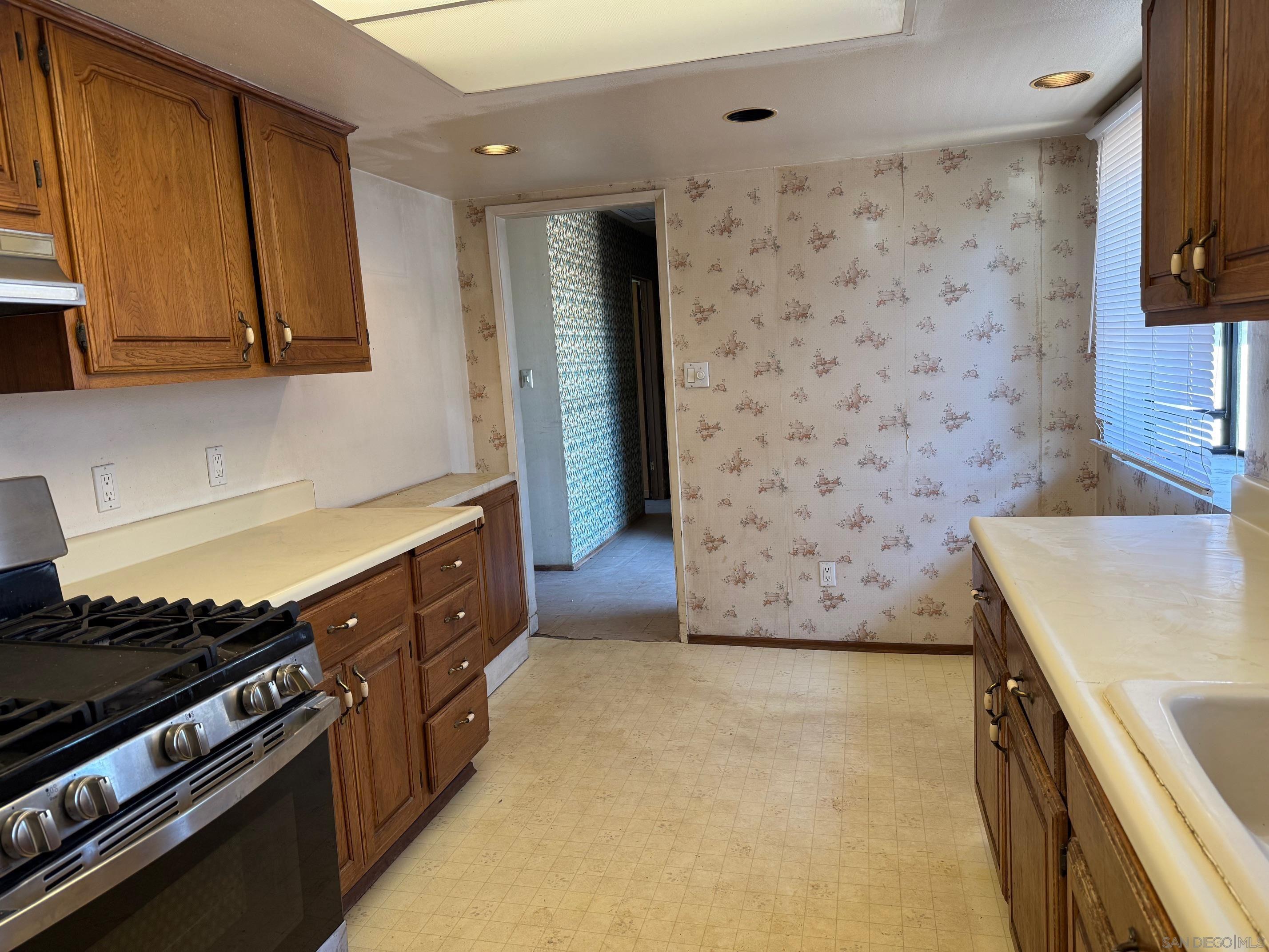 Detail Gallery Image 4 of 22 For 580  Galena St., El Cajon,  CA 92019 - 3 Beds | 2 Baths