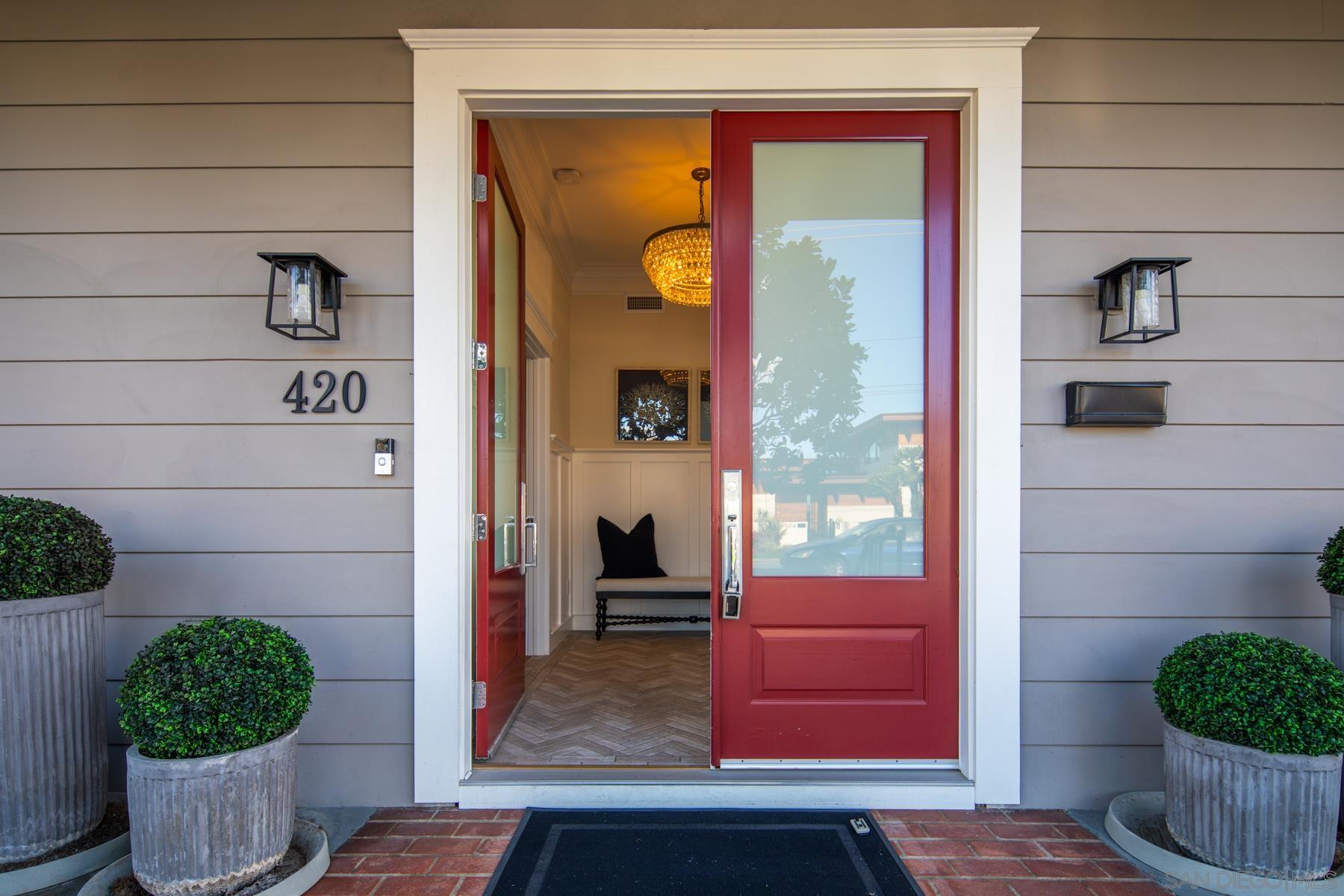 Detail Gallery Image 3 of 38 For 420  1st St, Coronado,  CA 92118 - 3 Beds | 3 Baths