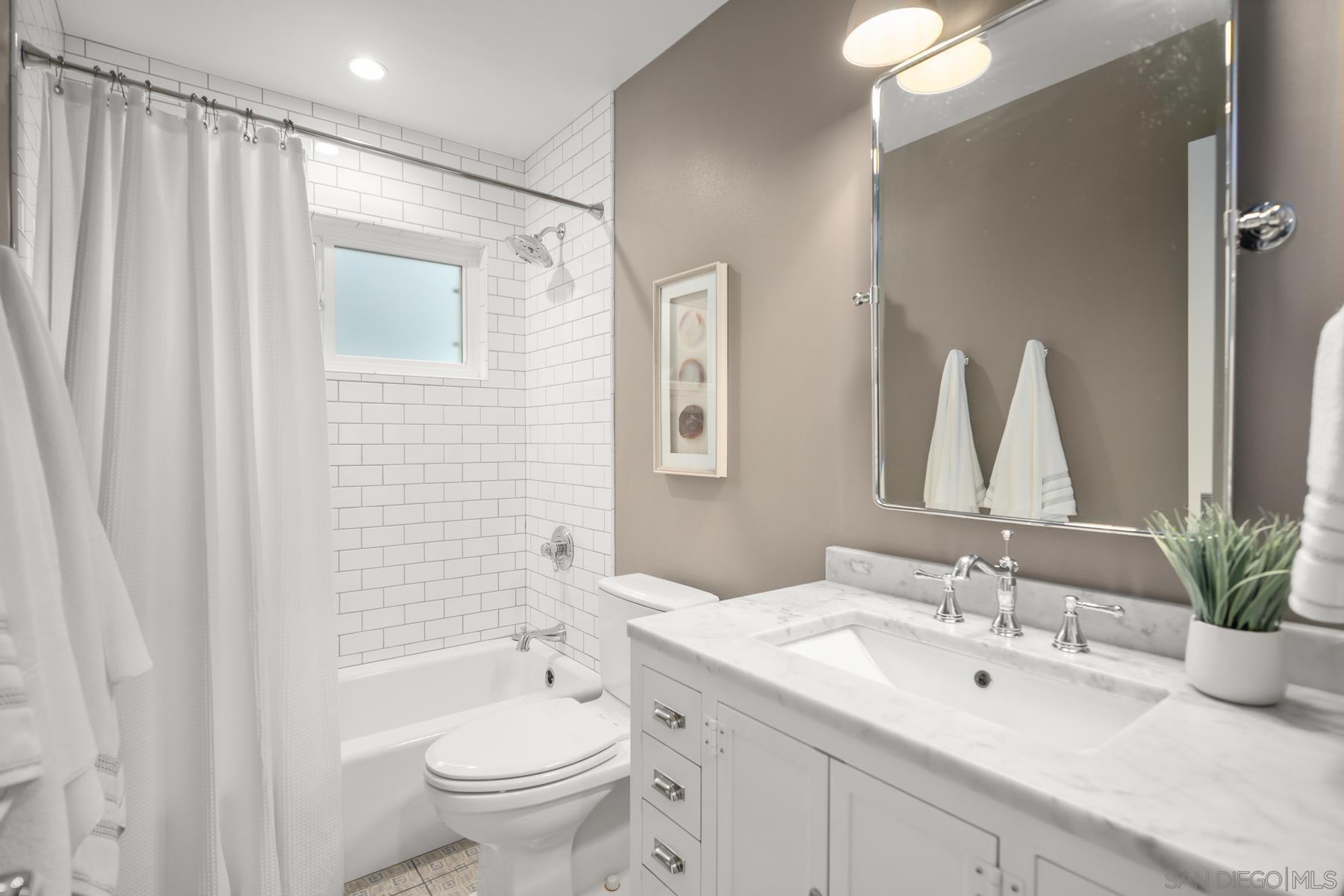 Detail Gallery Image 28 of 38 For 420  1st St, Coronado,  CA 92118 - 3 Beds | 3 Baths