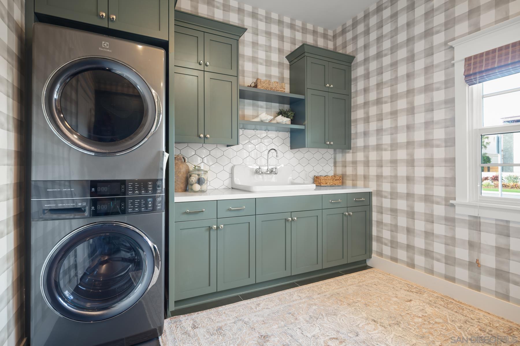 Detail Gallery Image 29 of 38 For 420  1st St, Coronado,  CA 92118 - 3 Beds | 3 Baths