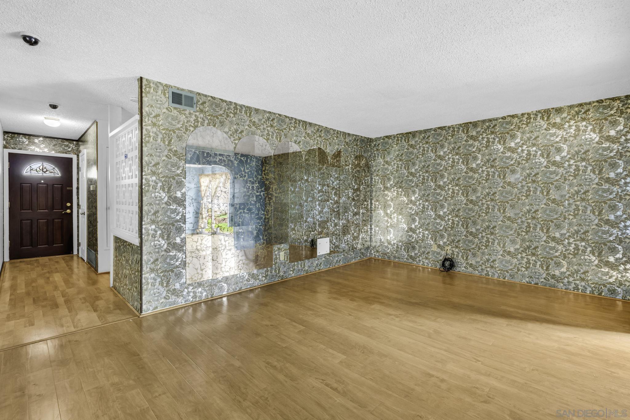 Detail Gallery Image 14 of 31 For 1454  Greycourt Way, San Diego,  CA 92114 - 4 Beds | 2 Baths