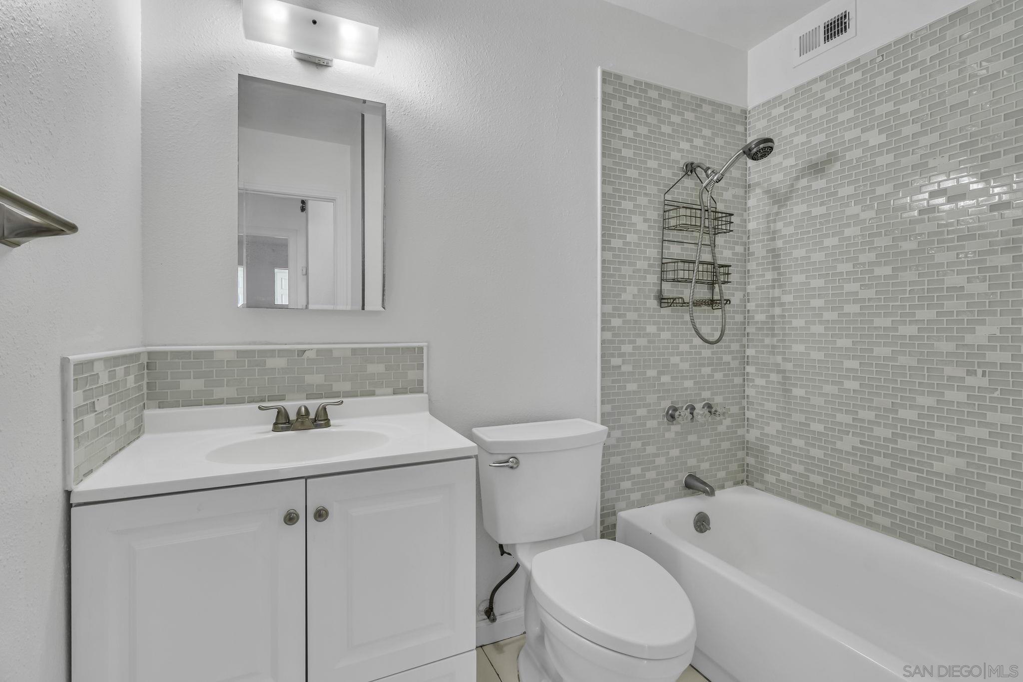 Detail Gallery Image 17 of 31 For 1454  Greycourt Way, San Diego,  CA 92114 - 4 Beds | 2 Baths