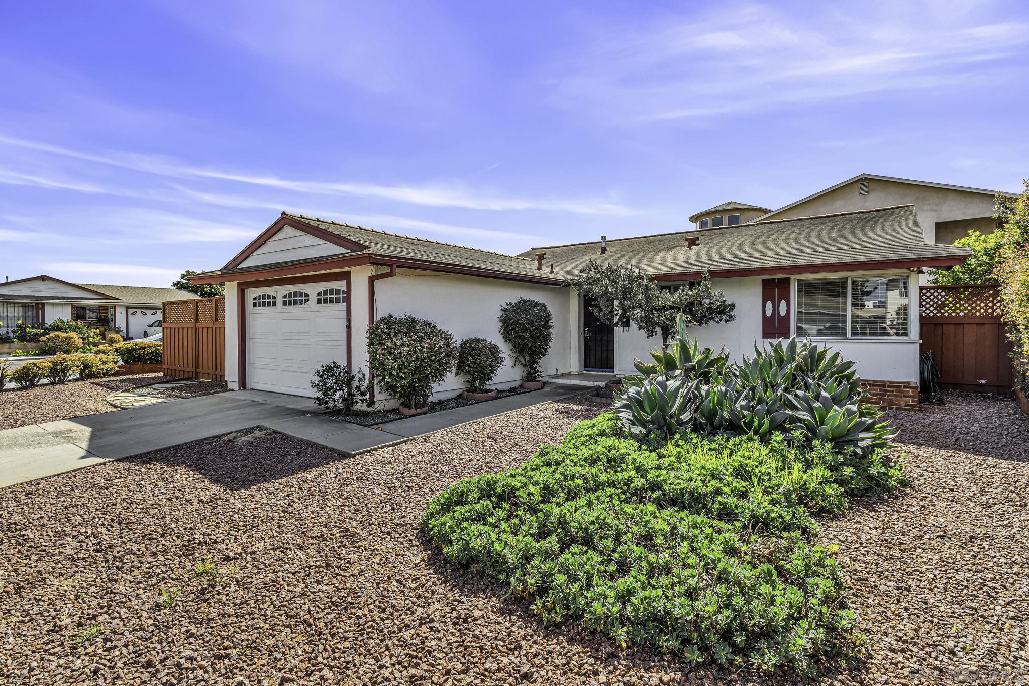 Detail Gallery Image 4 of 31 For 1454  Greycourt Way, San Diego,  CA 92114 - 4 Beds | 2 Baths