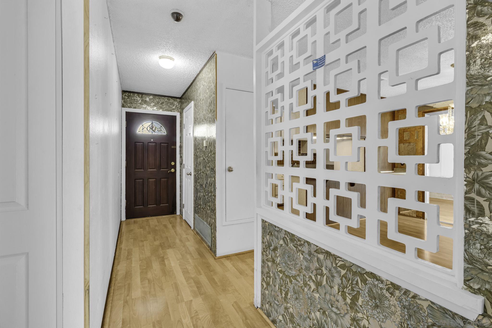 Detail Gallery Image 5 of 31 For 1454  Greycourt Way, San Diego,  CA 92114 - 4 Beds | 2 Baths