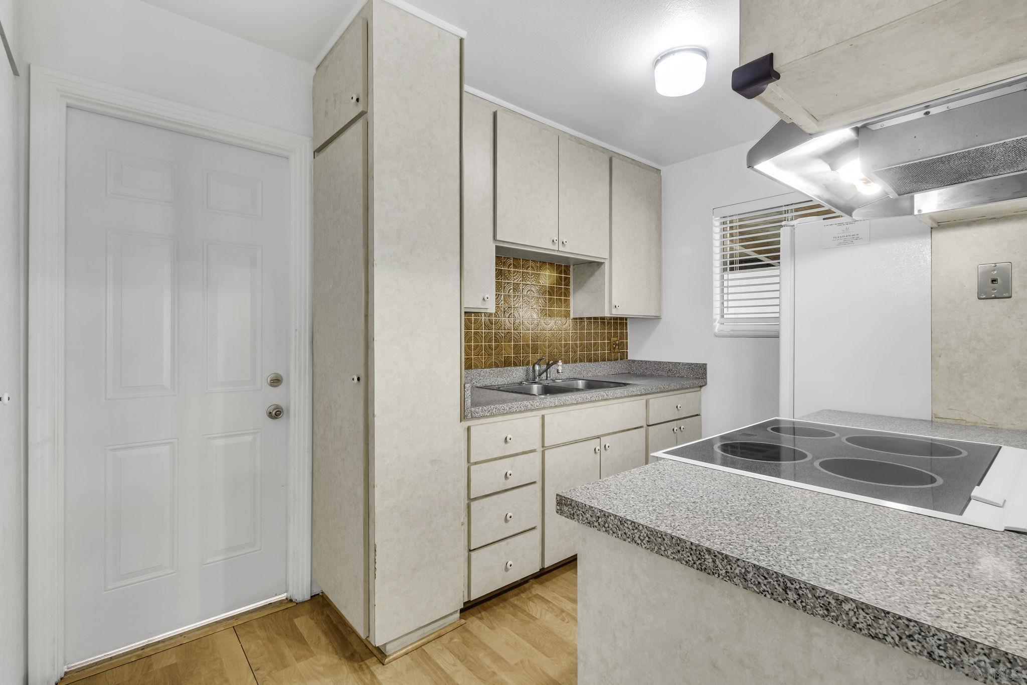 Detail Gallery Image 8 of 31 For 1454  Greycourt Way, San Diego,  CA 92114 - 4 Beds | 2 Baths