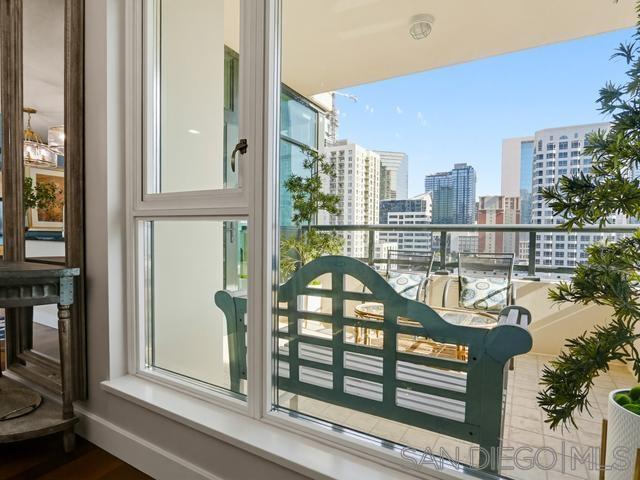 Detail Gallery Image 11 of 46 For 1199  Pacific Hwy  1303, San Diego,  CA 92101 - 1 Beds | 1/1 Baths