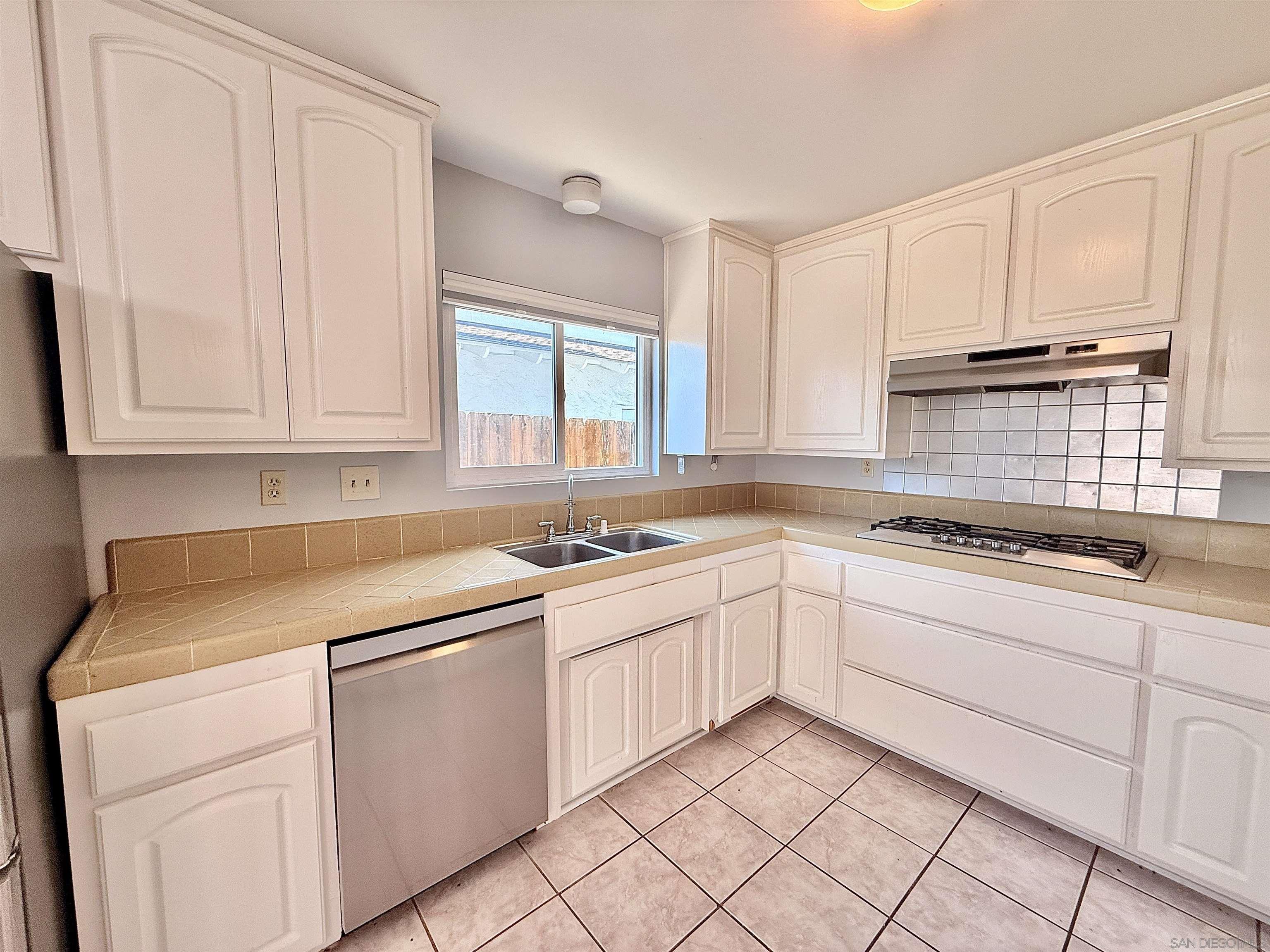 Detail Gallery Image 3 of 28 For 479  Arizona St, Chula Vista,  CA 91911 - 4 Beds | 2 Baths