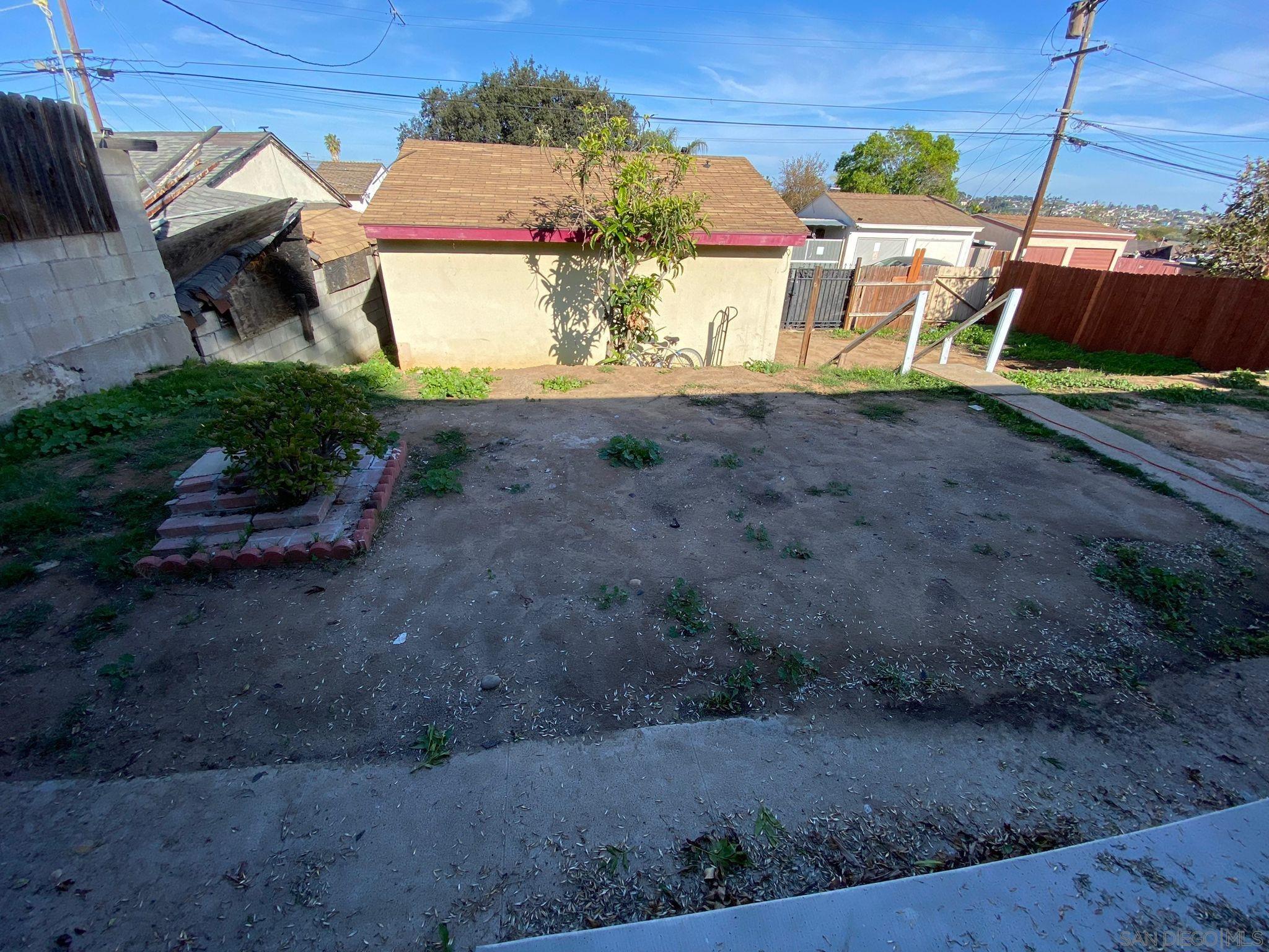 Detail Gallery Image 4 of 23 For 721  Duval St, San Diego,  CA 92102 - 3 Beds | 1 Baths