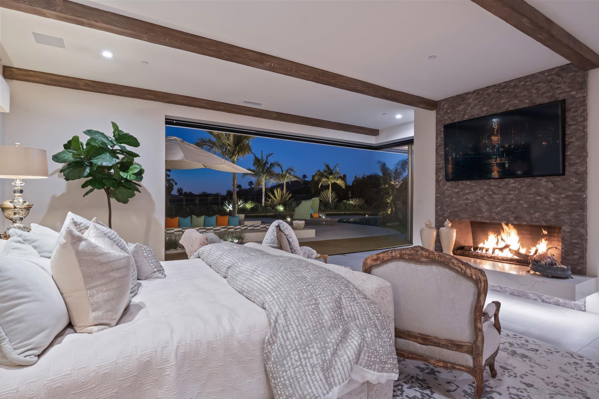 Detail Gallery Image 14 of 20 For 16786-88  Calle Hermosa, San Diego,  CA 92127 - 6 Beds | 7/1 Baths