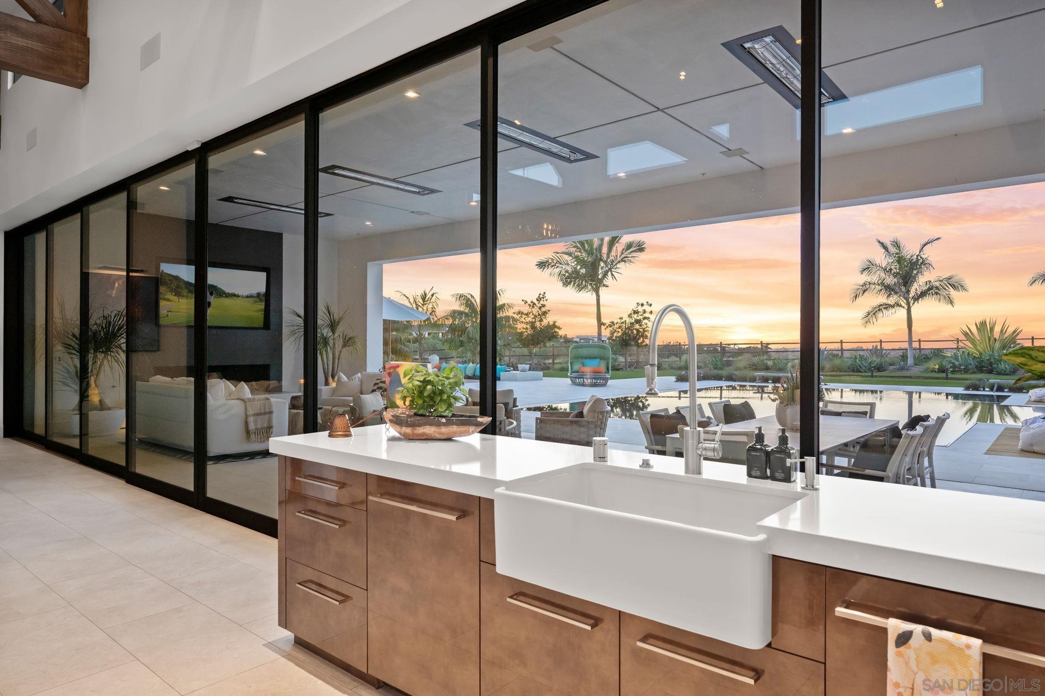 Detail Gallery Image 4 of 20 For 16786-88  Calle Hermosa, San Diego,  CA 92127 - 6 Beds | 7/1 Baths