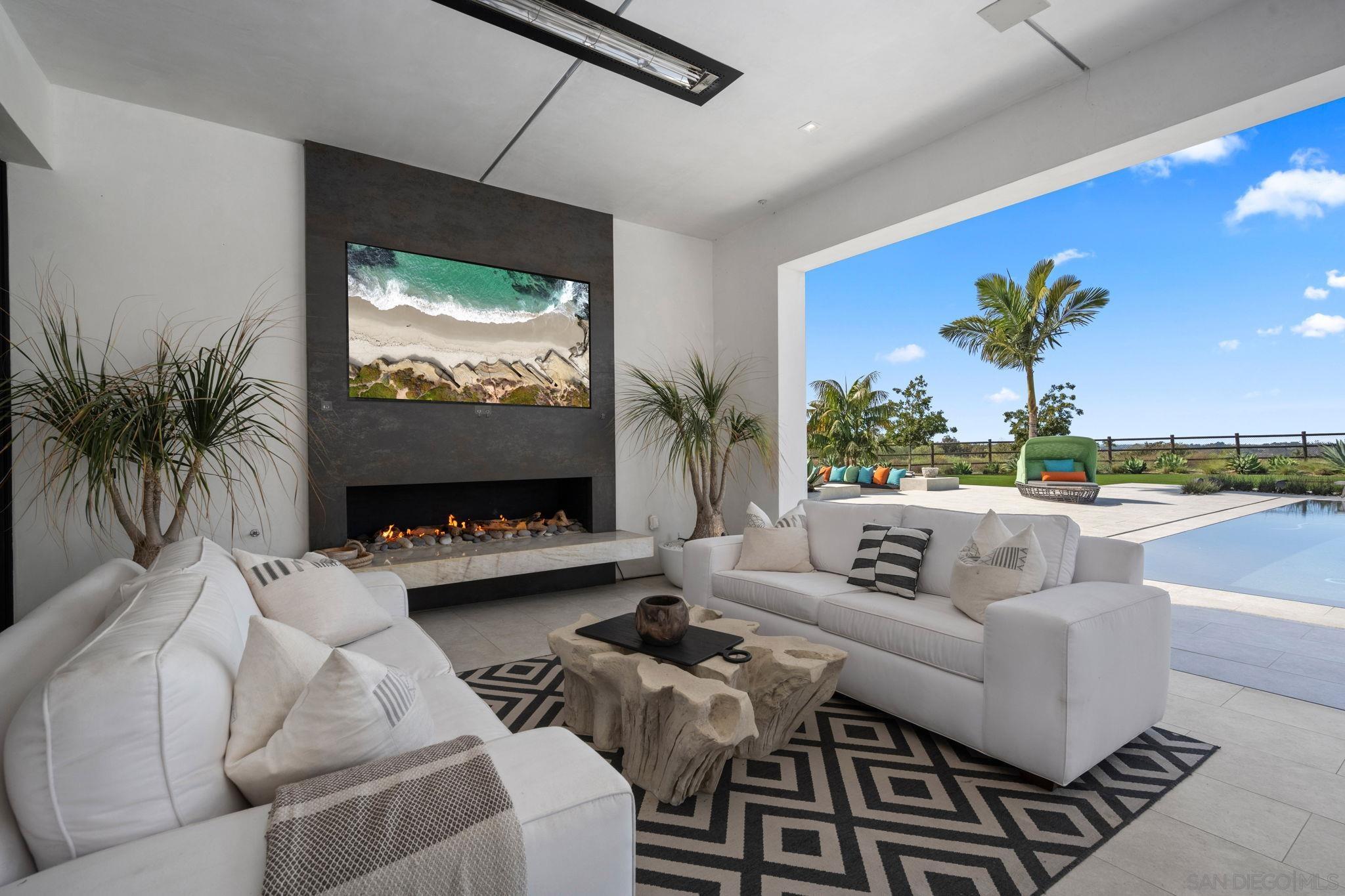 Detail Gallery Image 9 of 20 For 16786-88  Calle Hermosa, San Diego,  CA 92127 - 6 Beds | 7/1 Baths