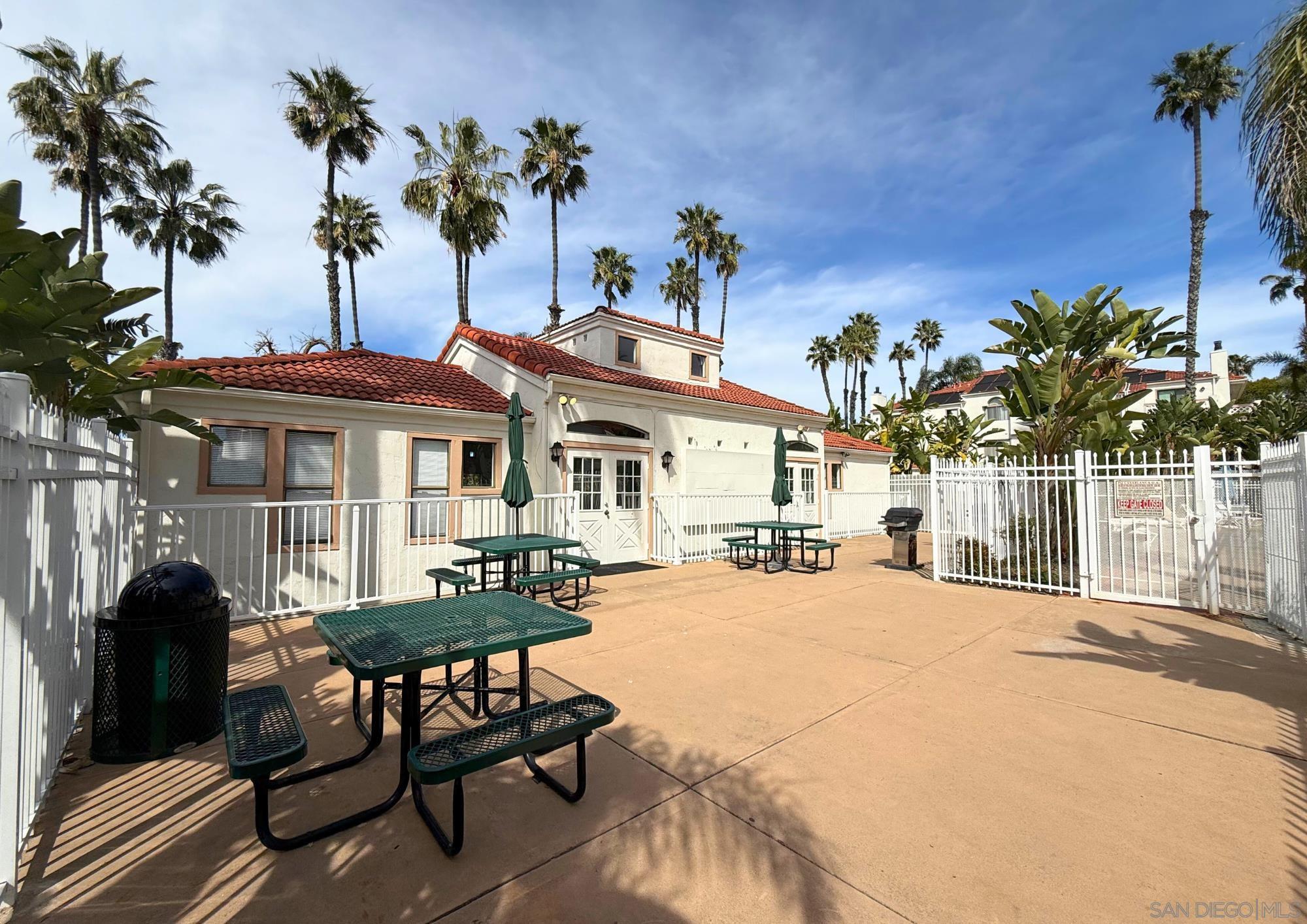 Detail Gallery Image 23 of 28 For 9392  Twin Trails Dr  105, San Diego,  CA 92129 - 2 Beds | 2 Baths