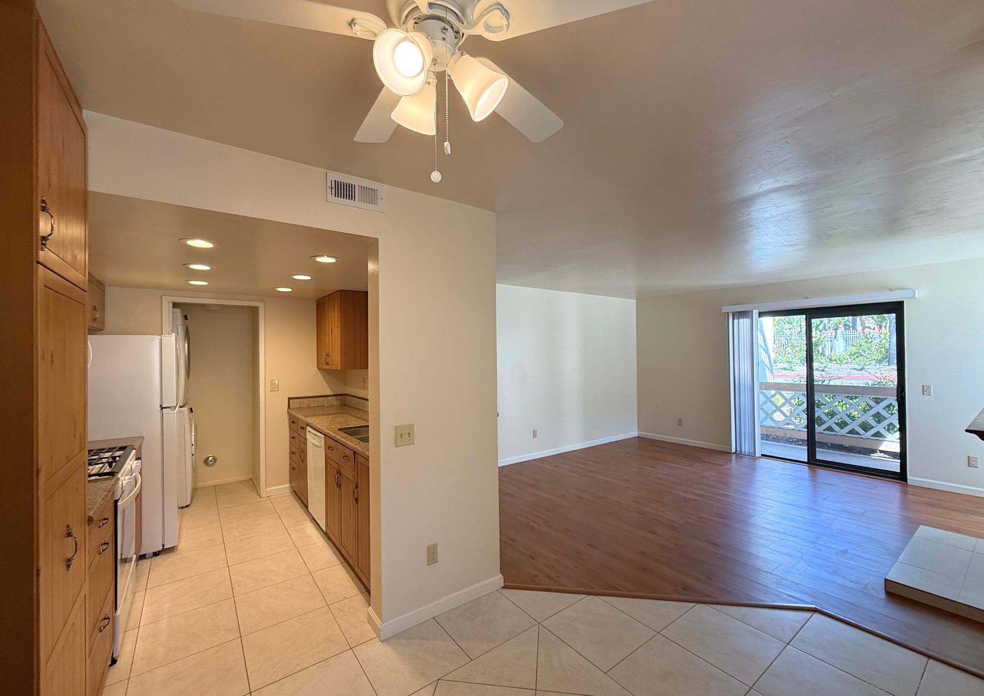 Detail Gallery Image 6 of 28 For 9392  Twin Trails Dr  105, San Diego,  CA 92129 - 2 Beds | 2 Baths