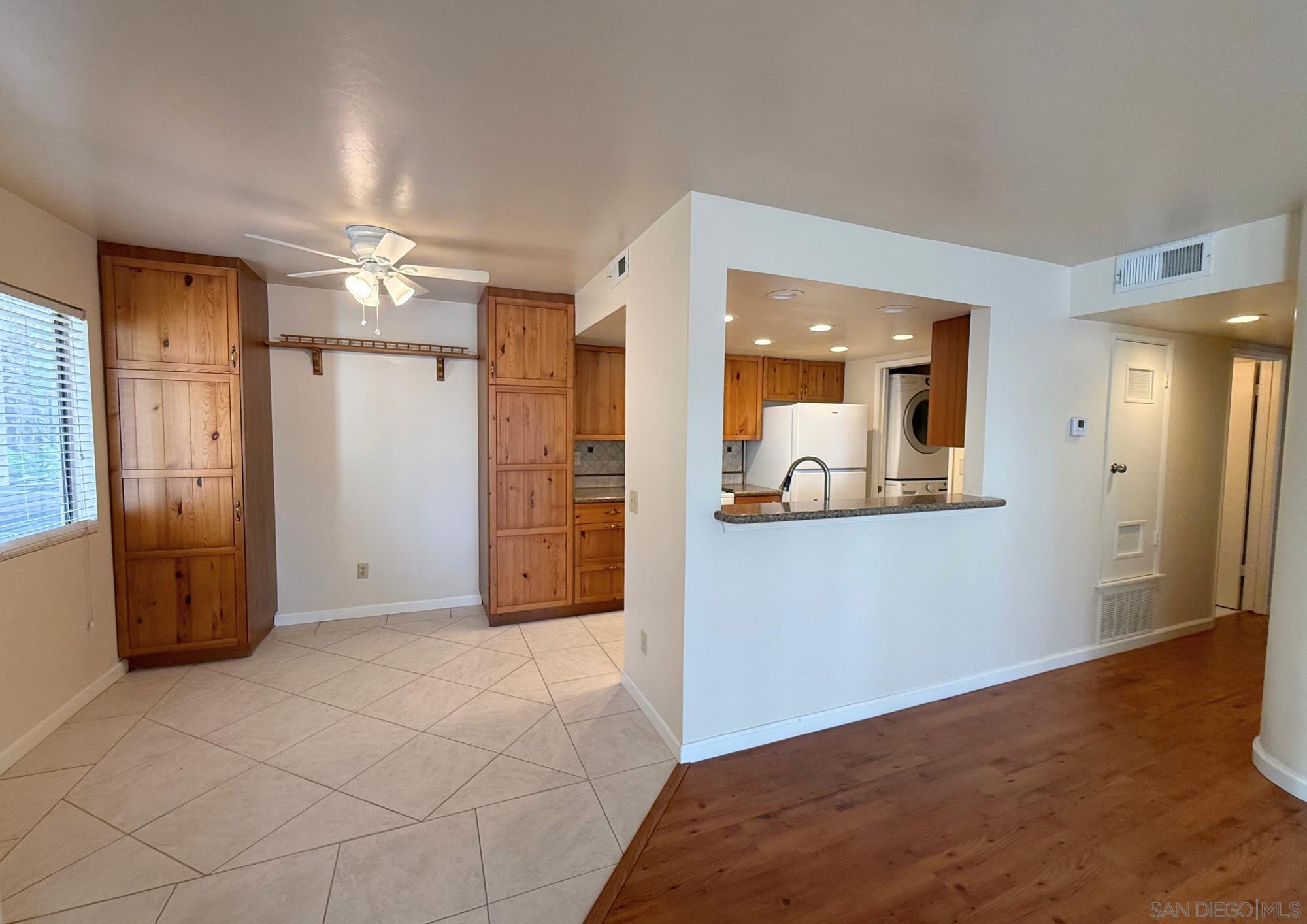 Detail Gallery Image 9 of 28 For 9392  Twin Trails Dr  105, San Diego,  CA 92129 - 2 Beds | 2 Baths