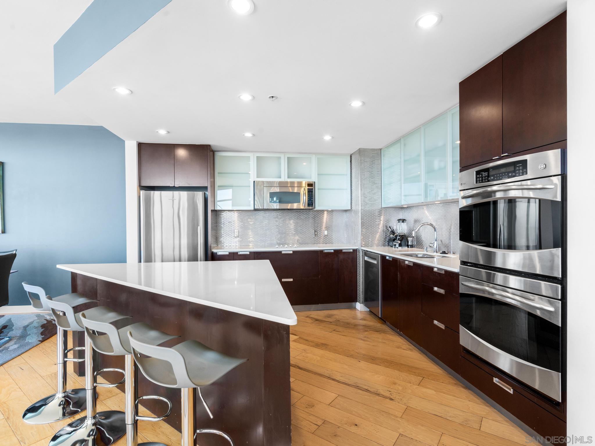 Detail Gallery Image 3 of 36 For 1441  9th Ave  2401, San Diego,  CA 92101 - 3 Beds | 3 Baths