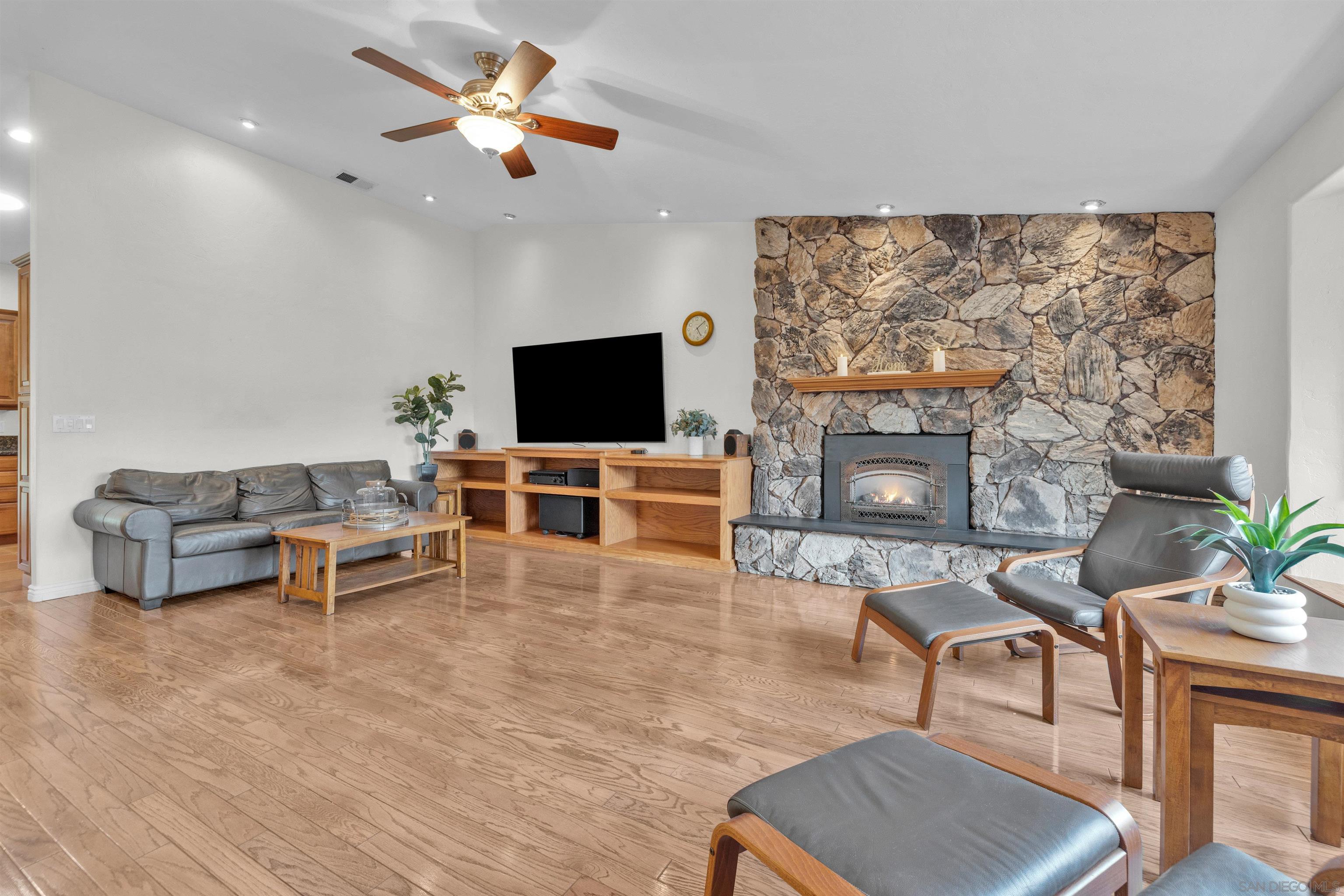 Detail Gallery Image 13 of 60 For 23540  Oriente Way, Ramona,  CA 92065 - 3 Beds | 2 Baths