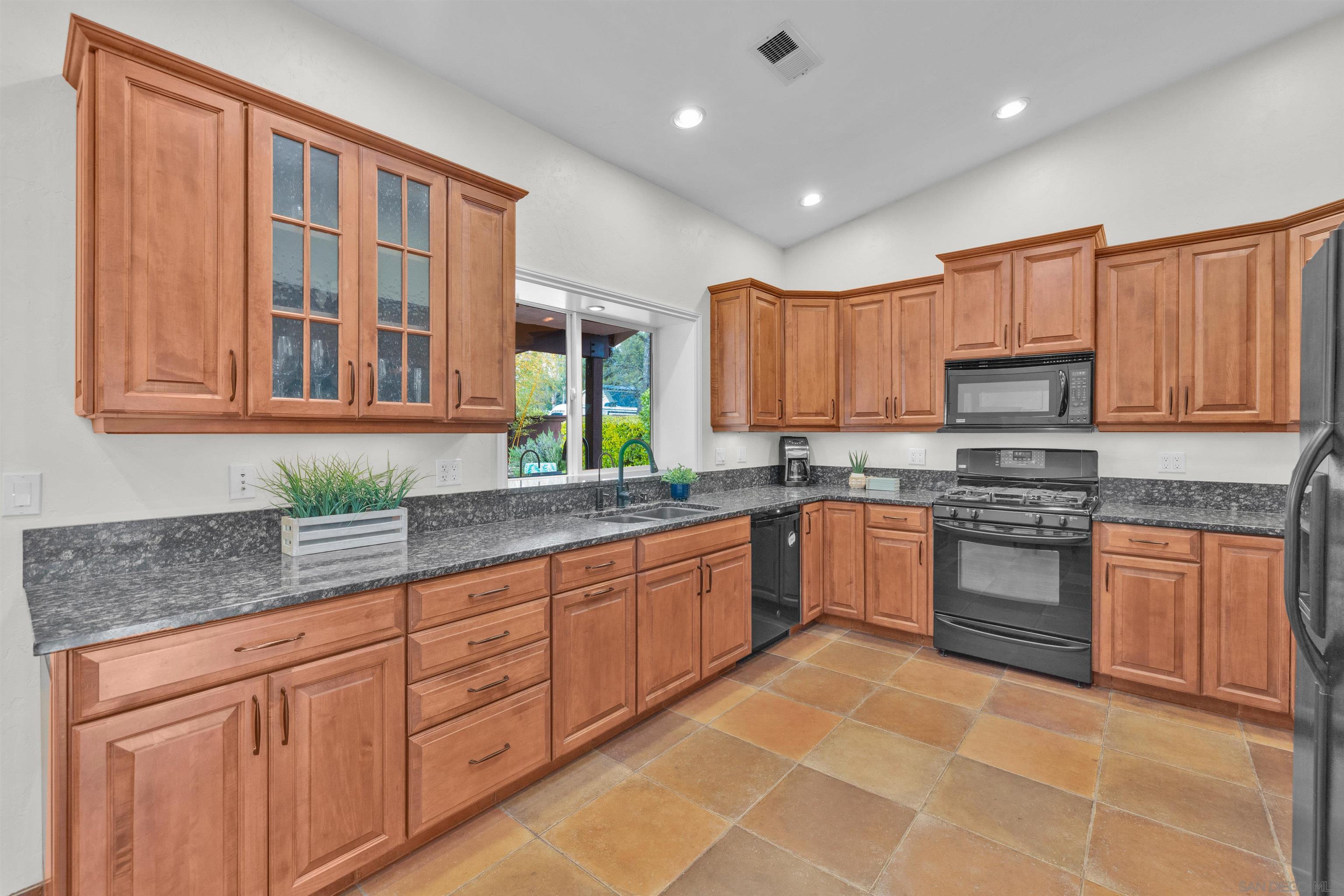 Detail Gallery Image 18 of 60 For 23540  Oriente Way, Ramona,  CA 92065 - 3 Beds | 2 Baths