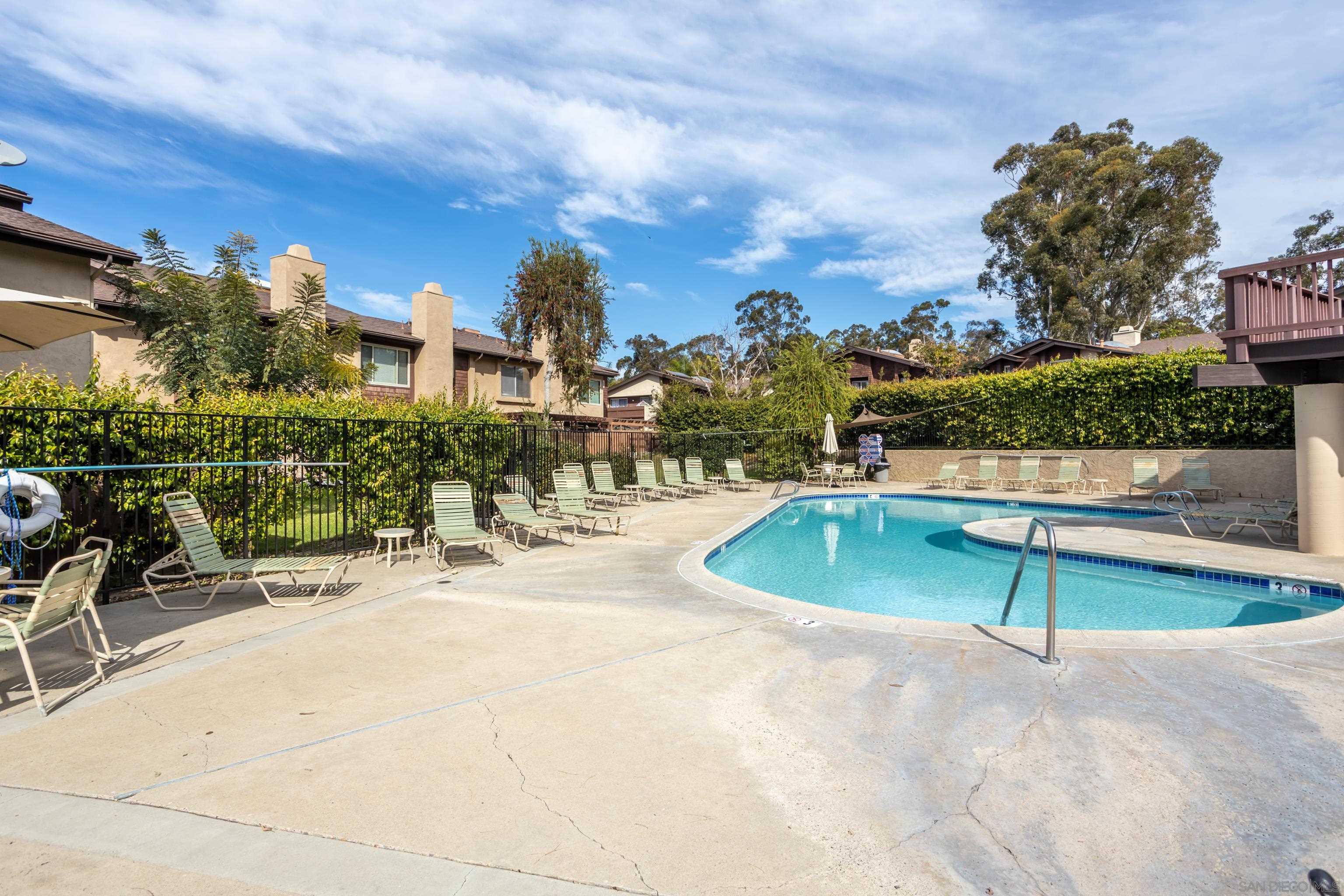 Detail Gallery Image 3 of 11 For 9744  Caminito Doha, San Diego,  CA 92131 - 2 Beds | 2/1 Baths