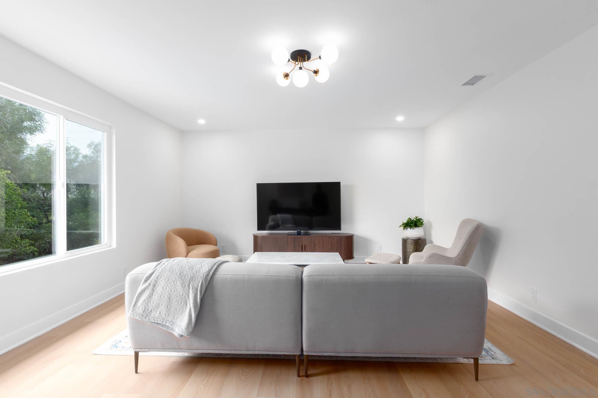 Detail Gallery Image 11 of 60 For 361 E Indian Rock Rd, Vista,  CA 92084 - 4 Beds | 3 Baths