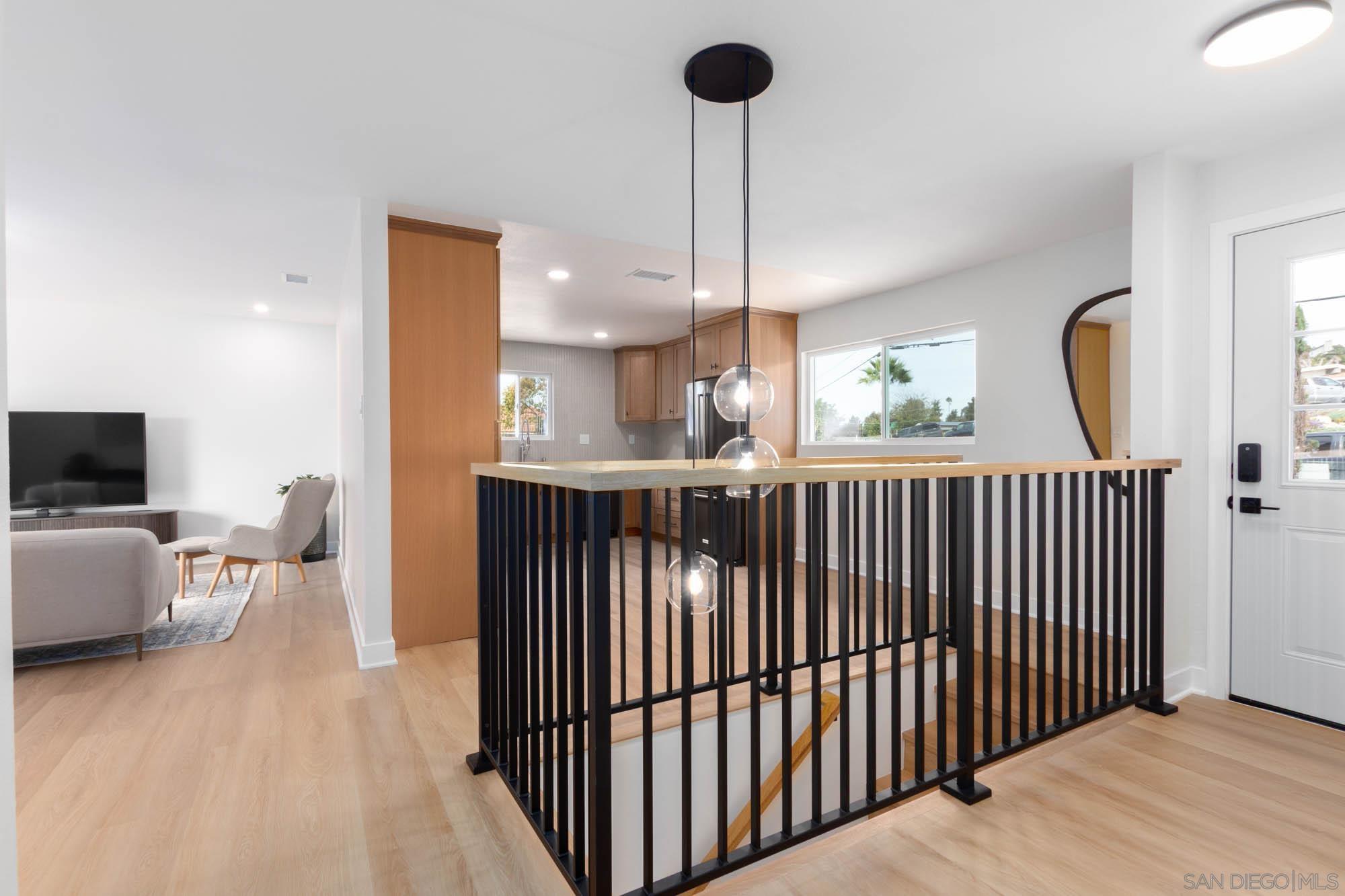 Detail Gallery Image 4 of 60 For 361 E Indian Rock Rd, Vista,  CA 92084 - 4 Beds | 3 Baths