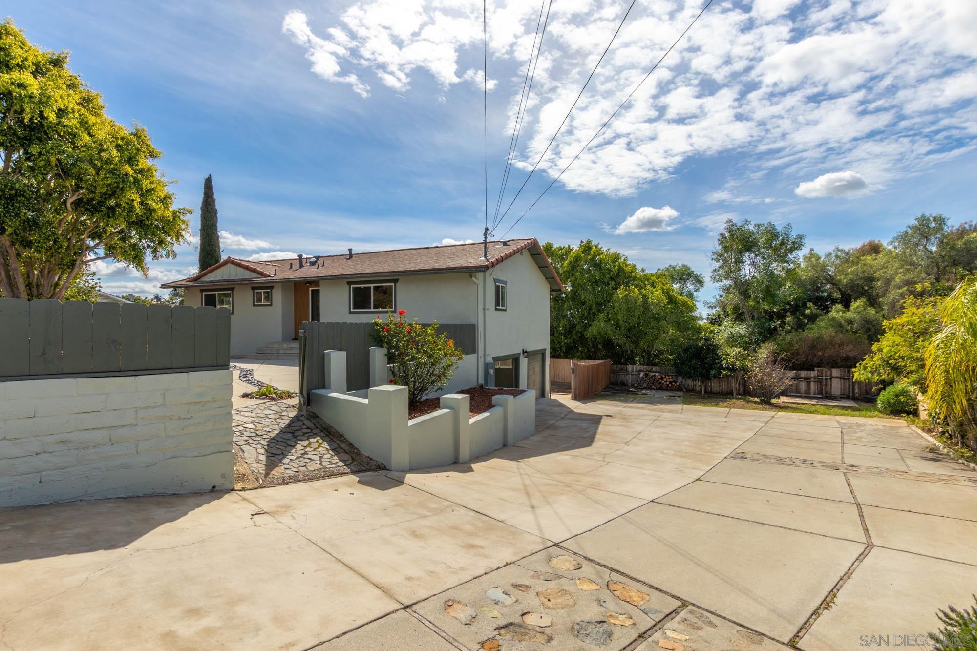 Detail Gallery Image 5 of 60 For 361 E Indian Rock Rd, Vista,  CA 92084 - 4 Beds | 3 Baths