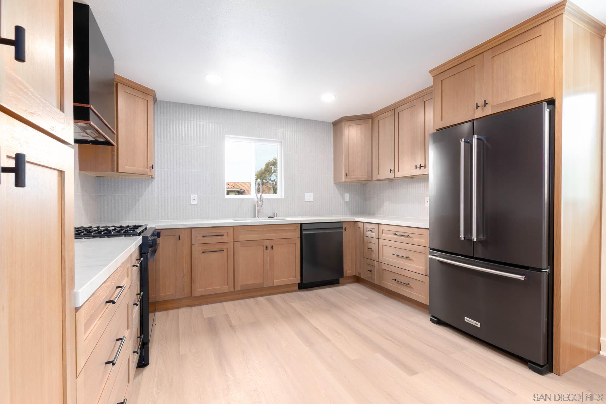 Detail Gallery Image 7 of 60 For 361 E Indian Rock Rd, Vista,  CA 92084 - 4 Beds | 3 Baths