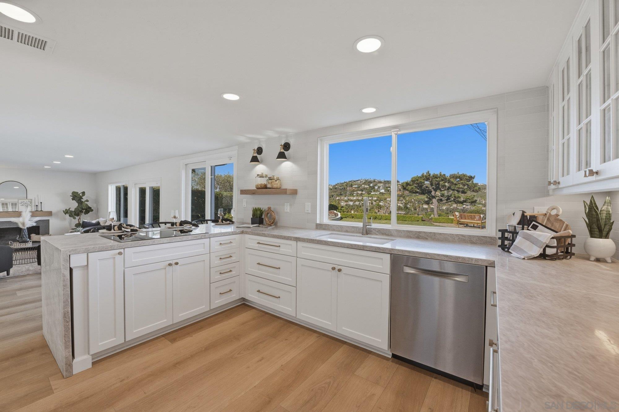 Detail Gallery Image 11 of 41 For 2644  La Costa Ave, Carlsbad,  CA 92009 - 4 Beds | 3 Baths