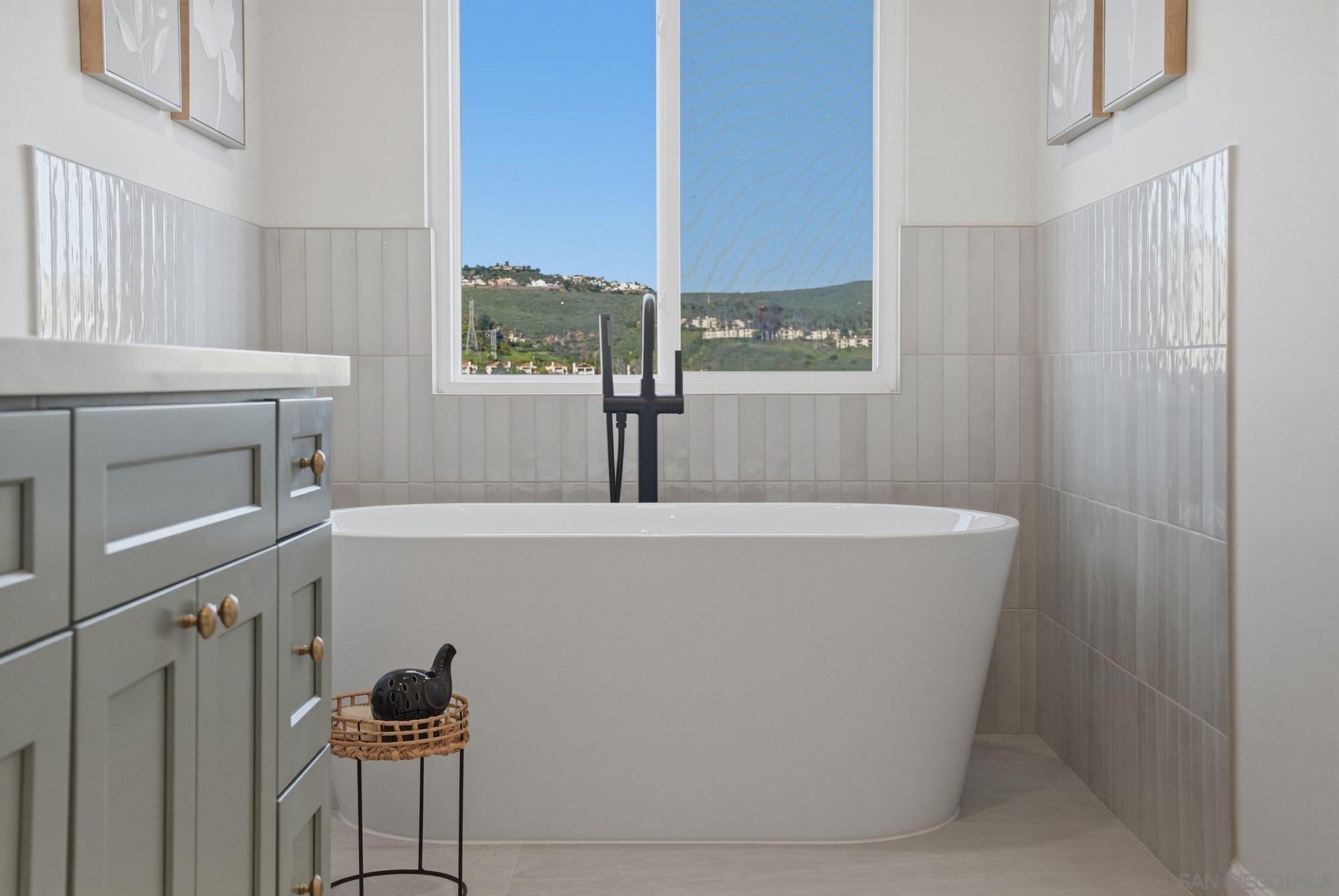 Detail Gallery Image 24 of 41 For 2644  La Costa Ave, Carlsbad,  CA 92009 - 4 Beds | 3 Baths