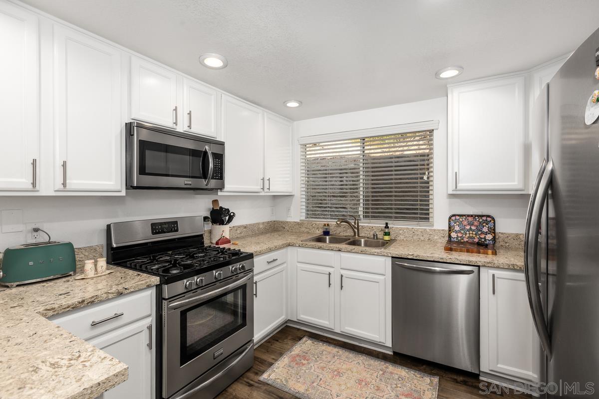 Detail Gallery Image 5 of 23 For 1534  Glenwood, San Diego,  CA 92103 - 3 Beds | 2/1 Baths