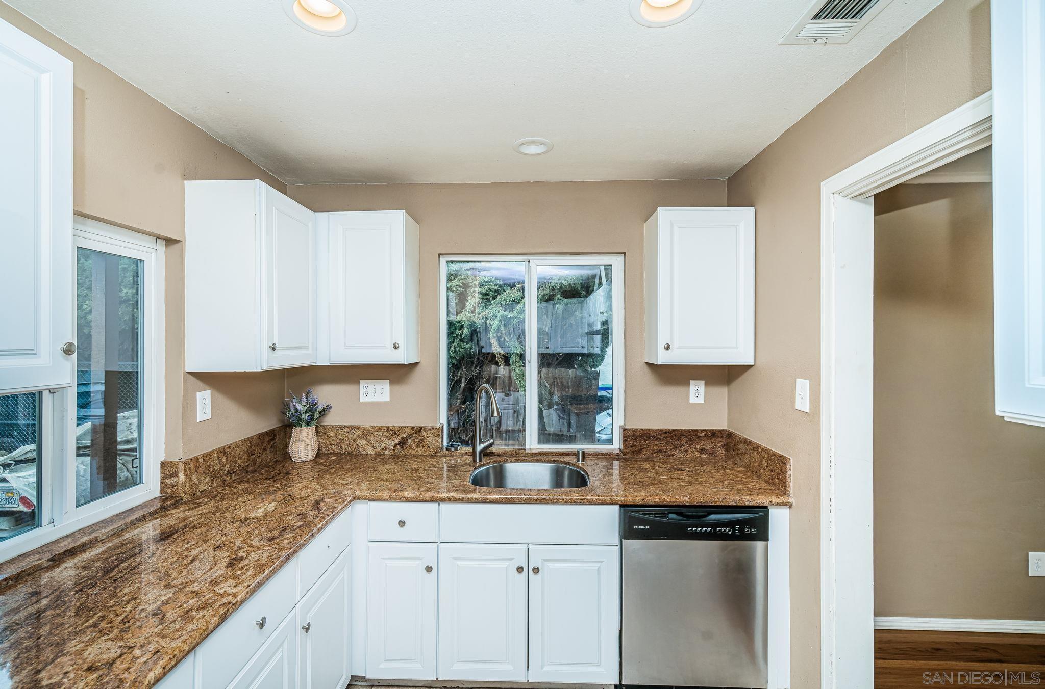 Front Image Thumbnail for SD260004312