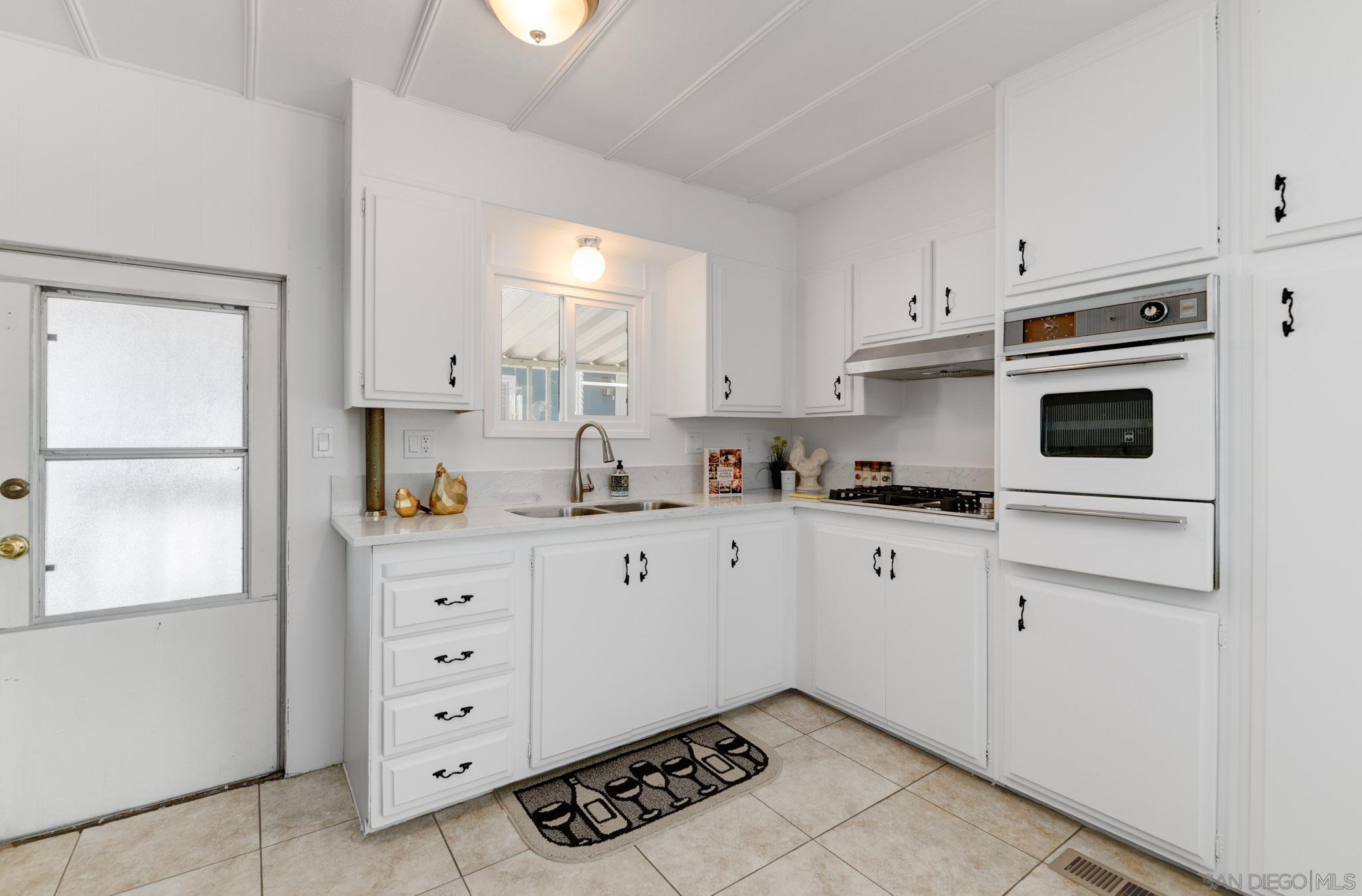 Detail Gallery Image 8 of 30 For 1951  47th St  #118,  San Diego,  CA 92102 - 3 Beds | 2 Baths