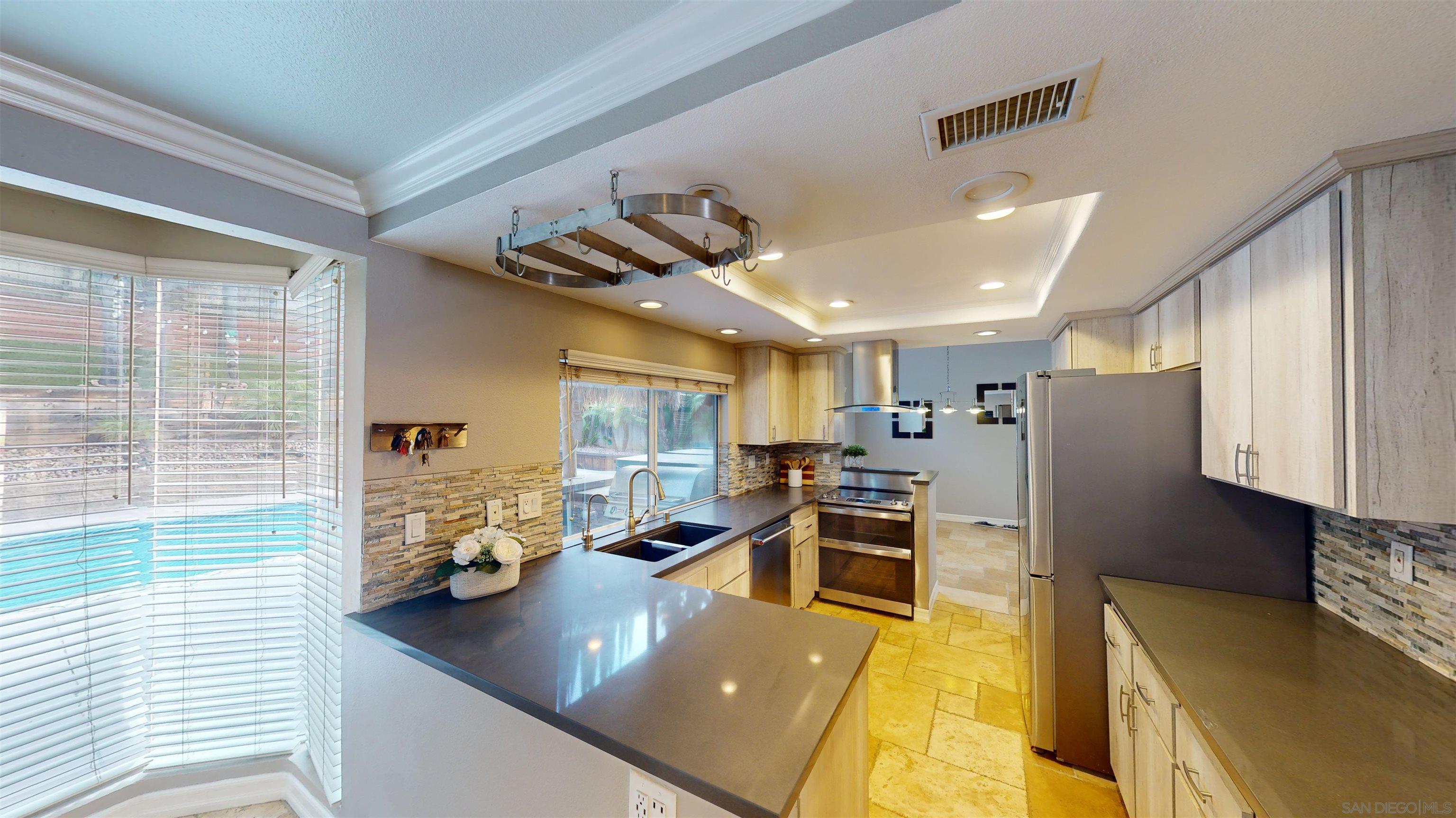 Detail Gallery Image 4 of 22 For 1482  Corte Rapallo, Escondido,  CA 92026 - 4 Beds | 3 Baths