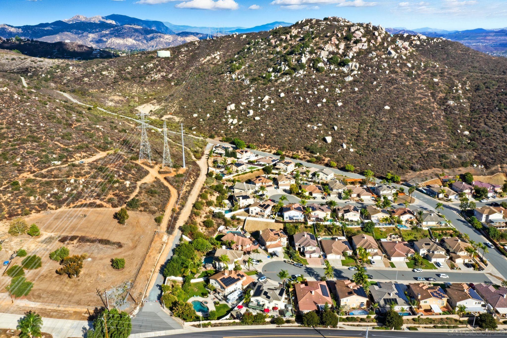 Detail Gallery Image 34 of 36 For 10836  Stoney Creek Ct, Santee,  CA 92071 - 4 Beds | 2/1 Baths