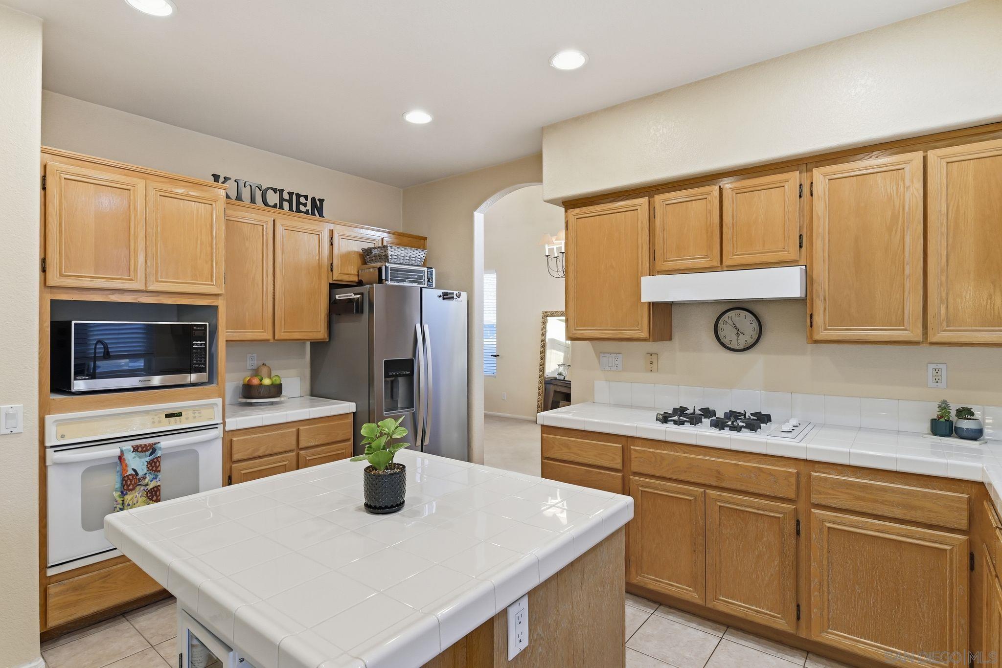 Detail Gallery Image 5 of 36 For 10836  Stoney Creek Ct, Santee,  CA 92071 - 4 Beds | 2/1 Baths