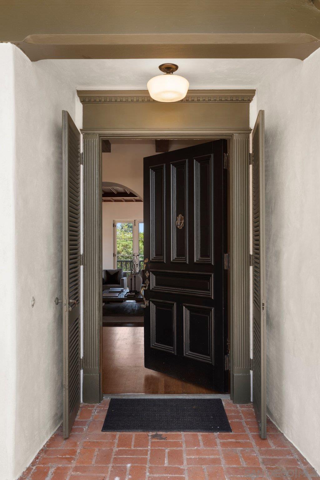 Detail Gallery Image 4 of 26 For 4430  Arista St, San Diego,  CA 92103 - 4 Beds | 3/1 Baths