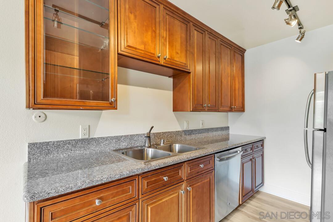 Detail Gallery Image 4 of 28 For 8640  via Mallorca  E, La Jolla,  CA 92037 - 1 Beds | 1 Baths