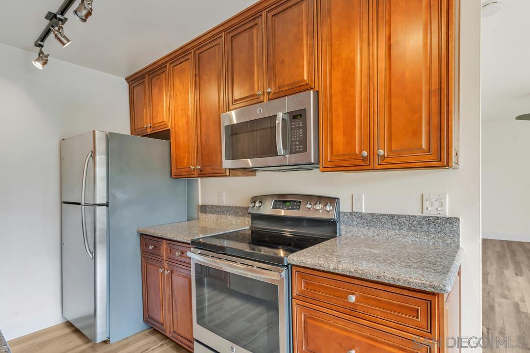 Detail Gallery Image 5 of 28 For 8640  via Mallorca  E, La Jolla,  CA 92037 - 1 Beds | 1 Baths