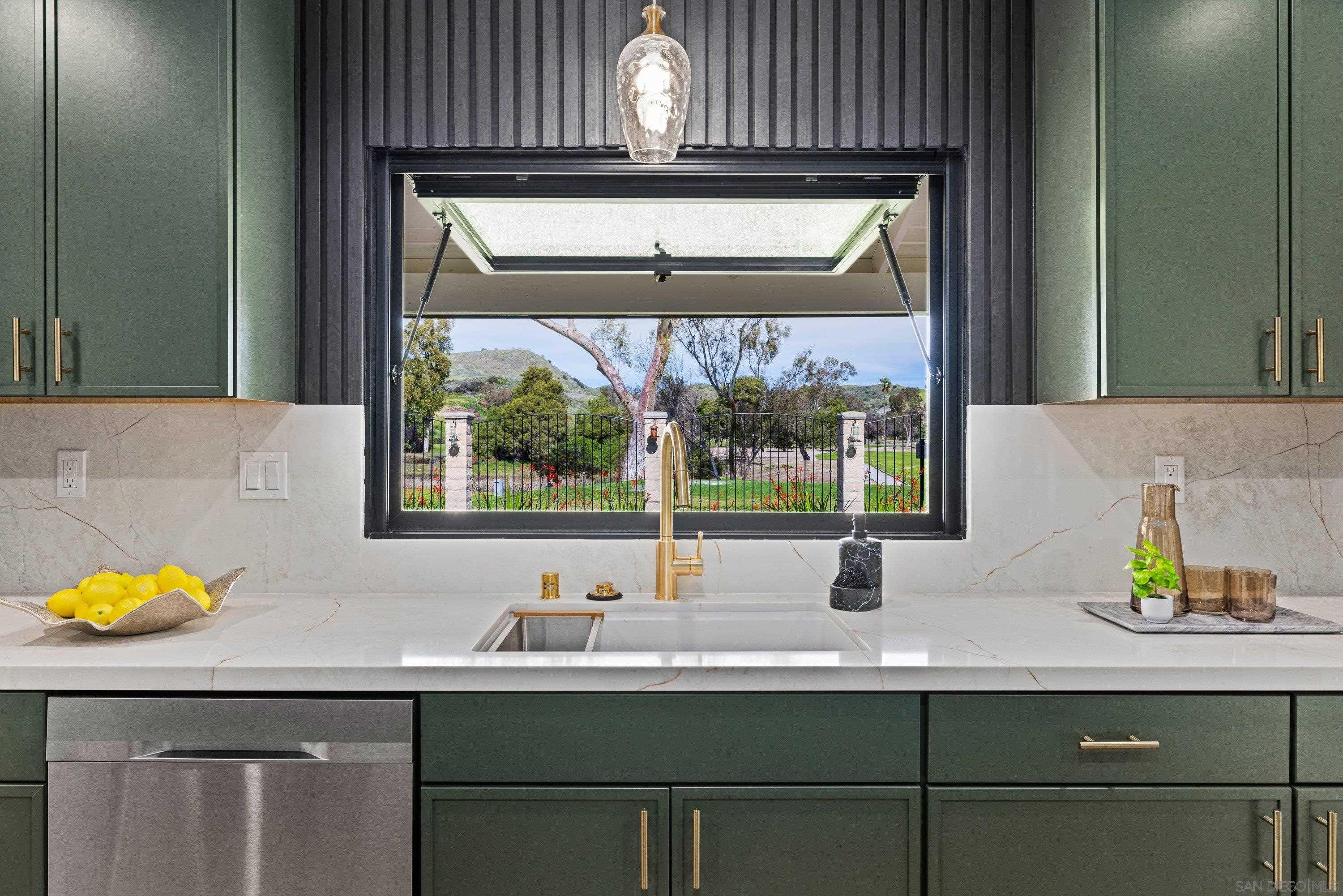 Detail Gallery Image 14 of 58 For 4422  Point Degada, Oceanside,  CA 92058 - 4 Beds | 2/1 Baths