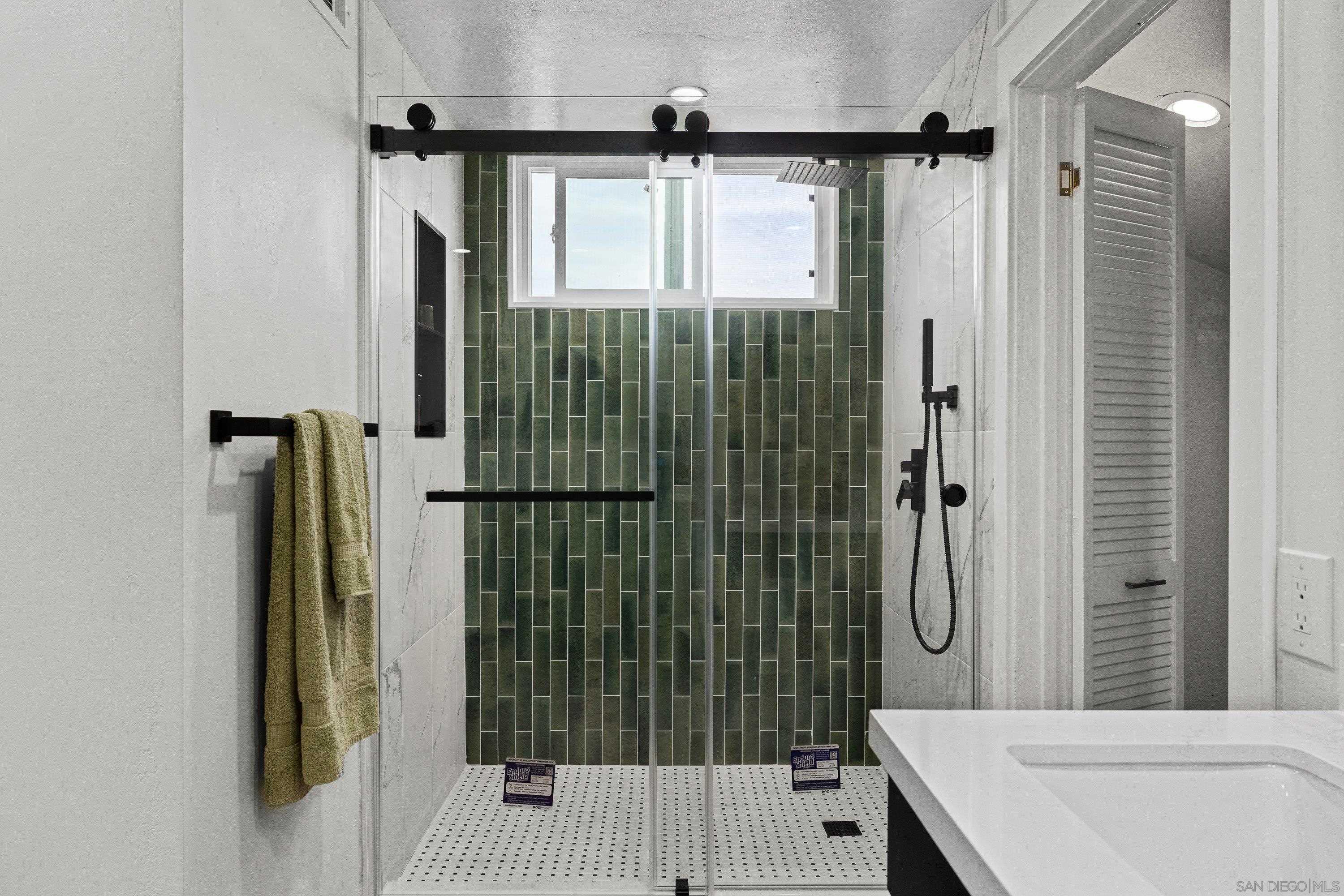 Detail Gallery Image 28 of 58 For 4422  Point Degada, Oceanside,  CA 92058 - 4 Beds | 2/1 Baths