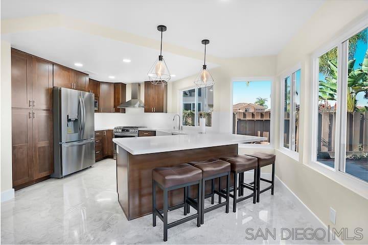 Detail Gallery Image 2 of 23 For , San Diego,  CA 92129 - 4 Beds | 3 Baths