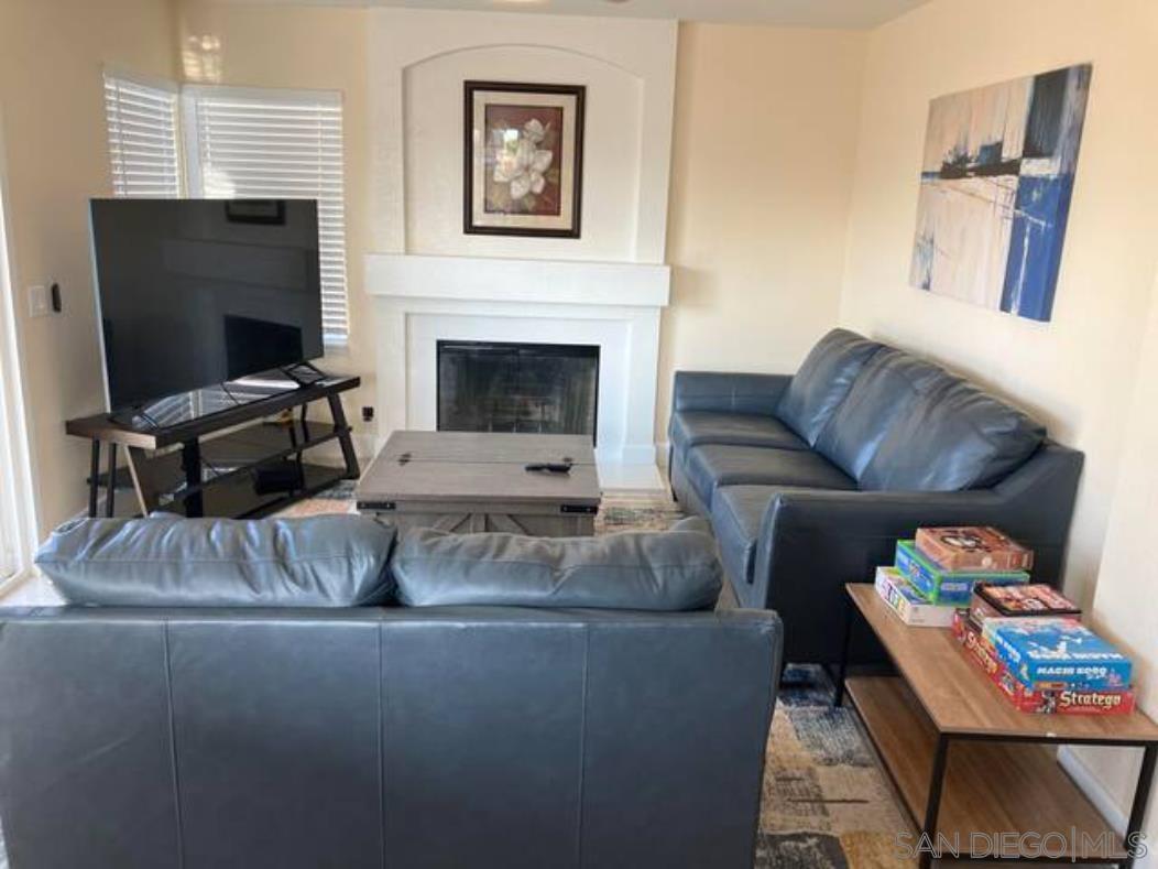 Detail Gallery Image 9 of 23 For , San Diego,  CA 92129 - 4 Beds | 3 Baths