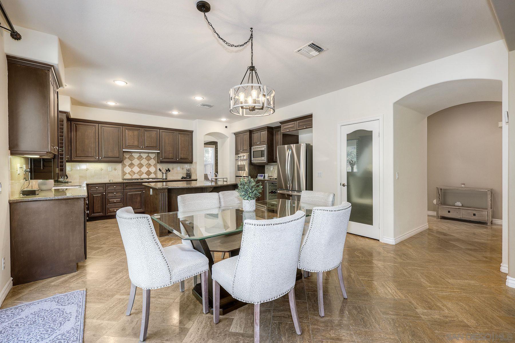 Detail Gallery Image 15 of 40 For 993  Hawthorne Creek Dr, Chula Vista,  CA 91914 - 6 Beds | 5 Baths